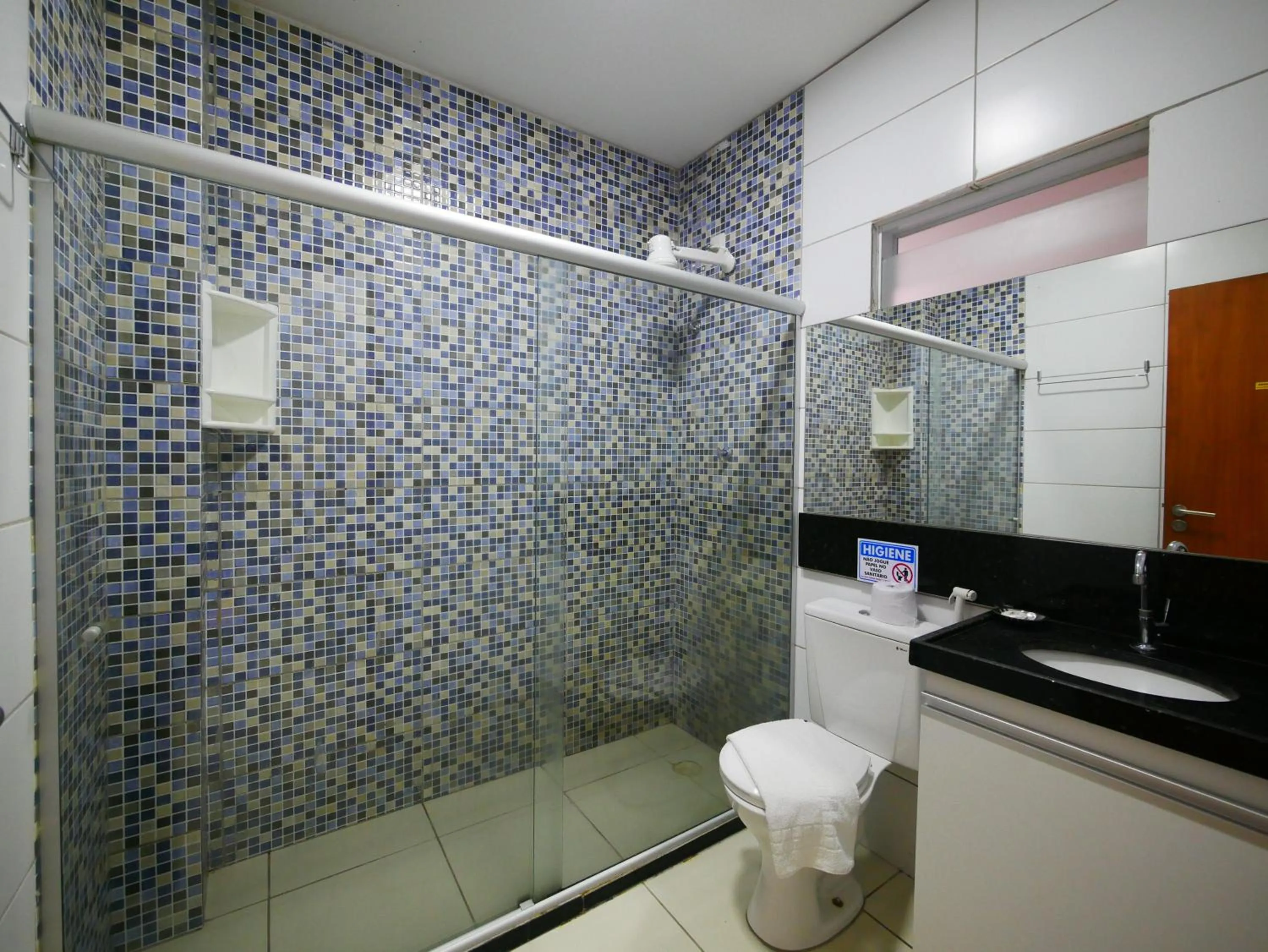 Shower in Pousada Marie Claire Flats