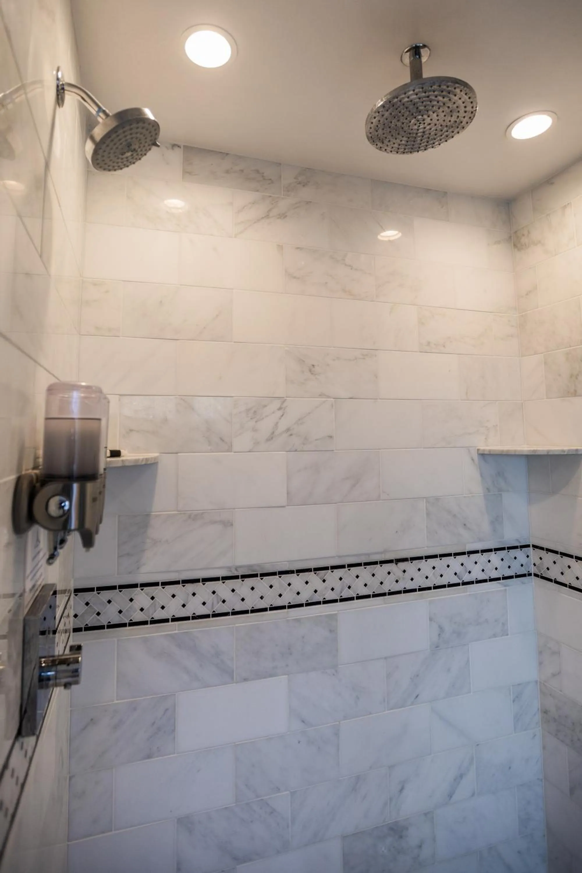 Shower in Inn at Taughannock Falls