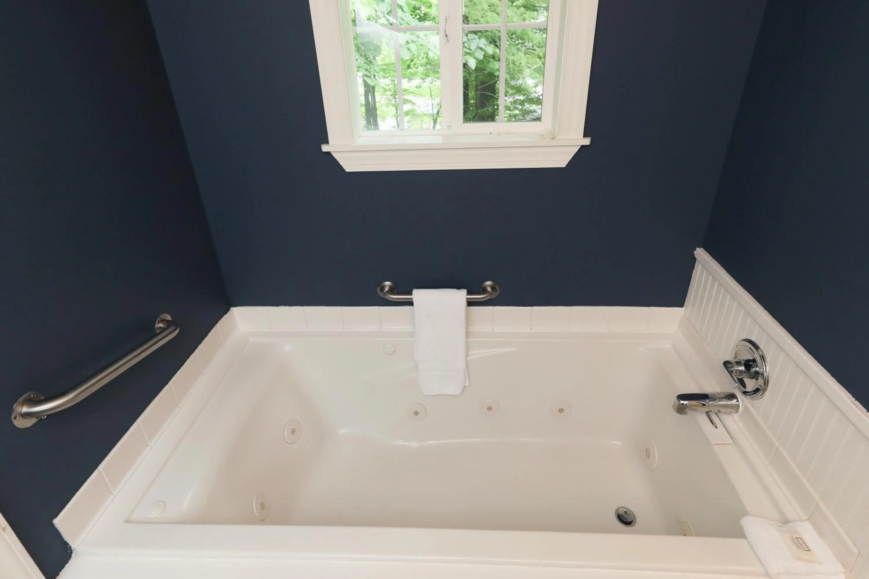 Bathroom in Inn at Taughannock Falls