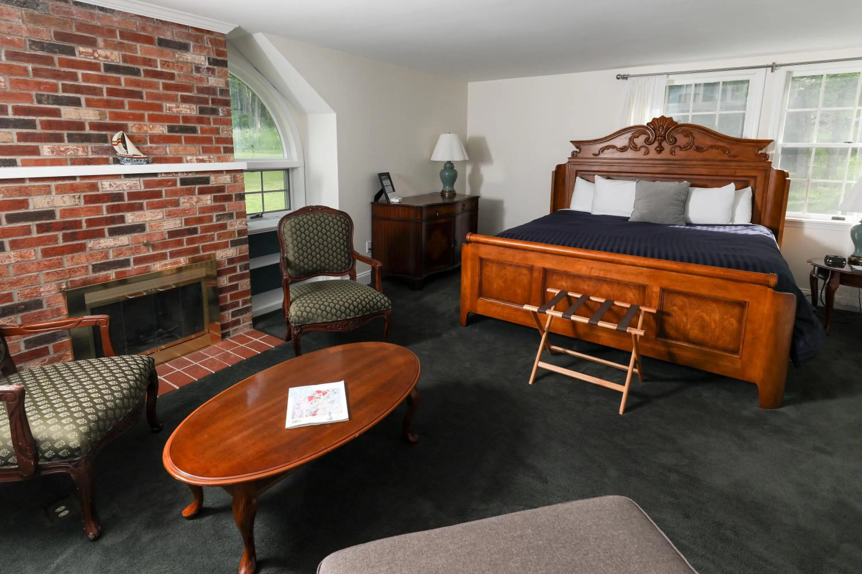 Bed in Inn at Taughannock Falls