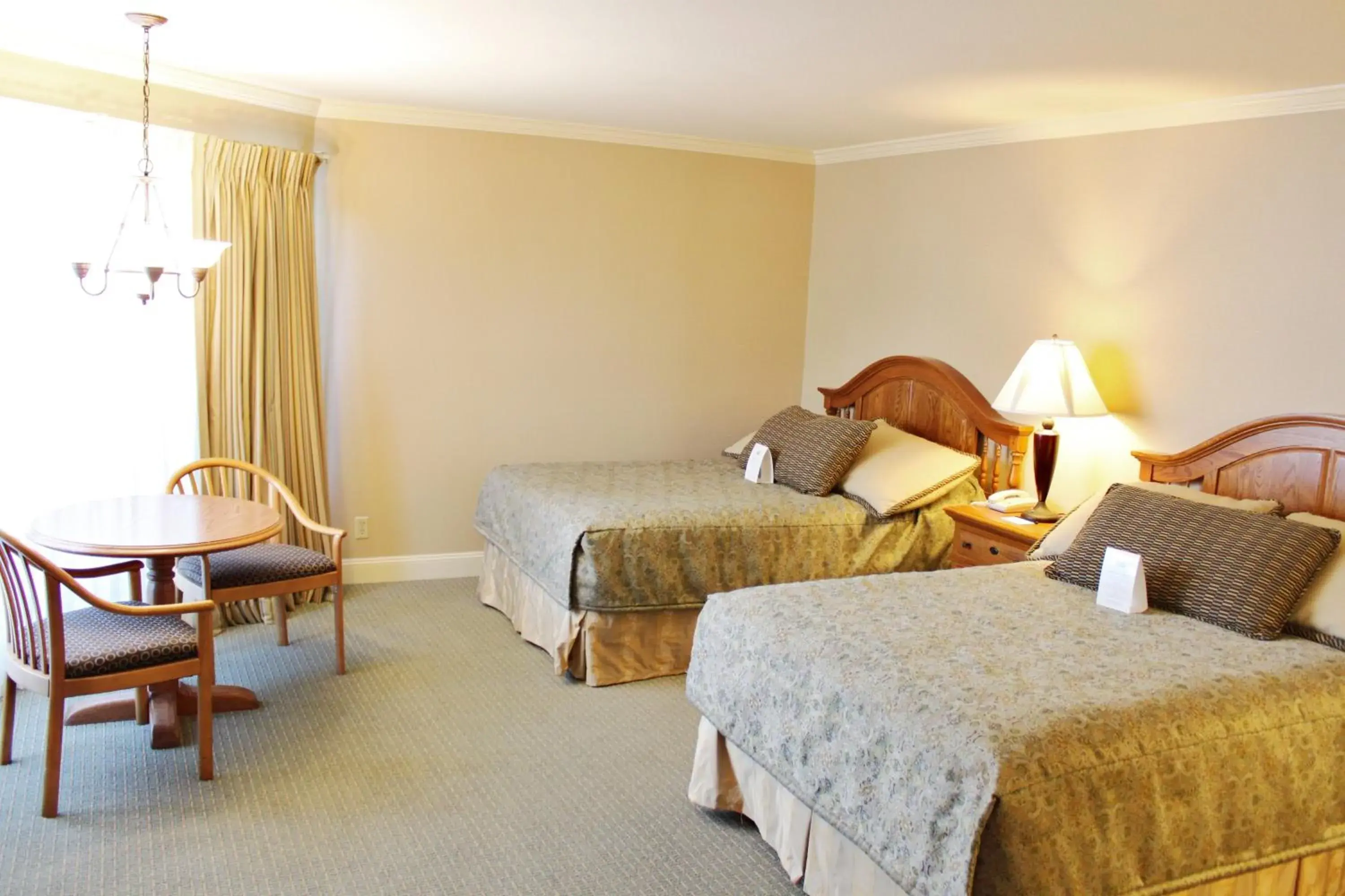 Bed, Room Photo in Columbus Inn