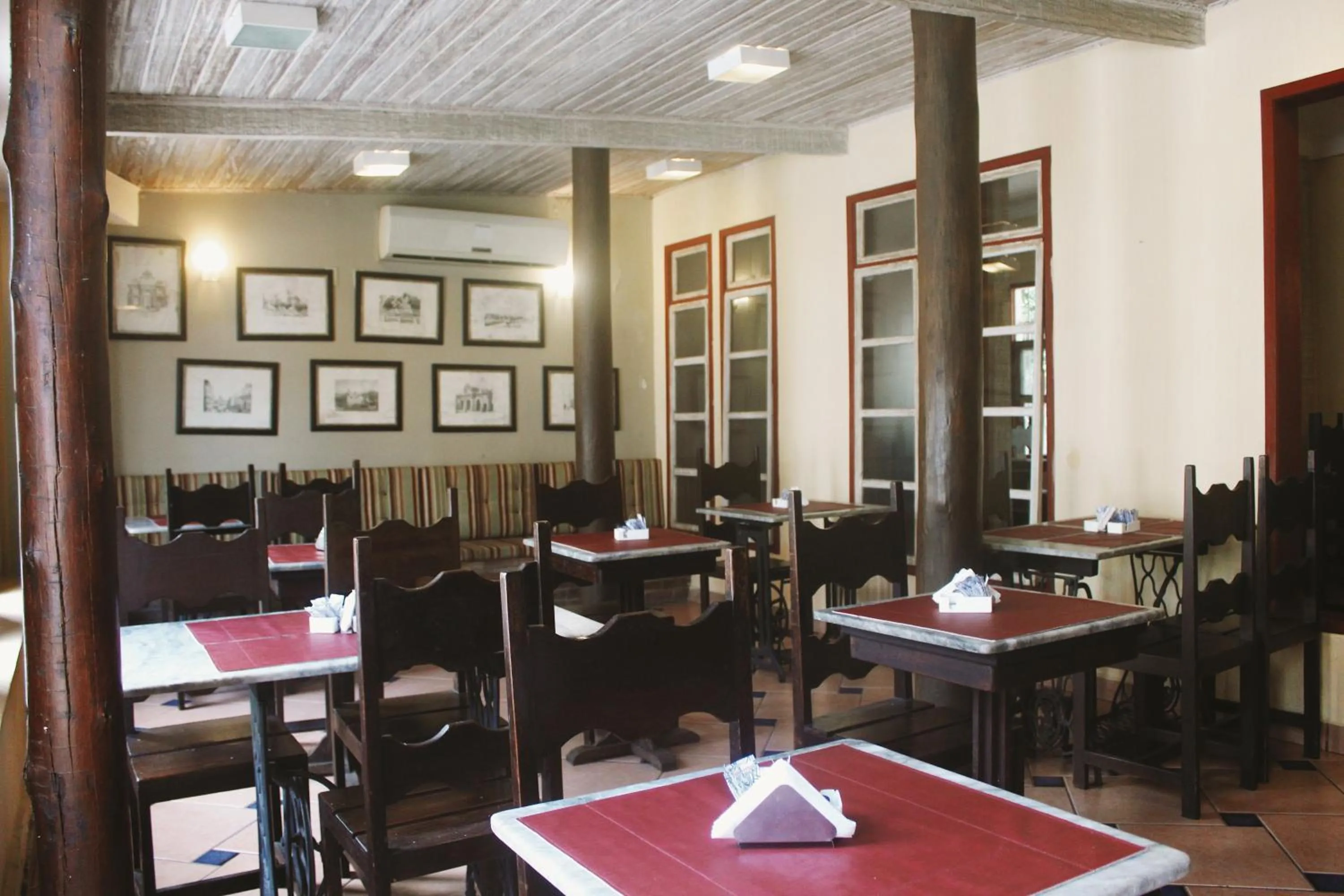 Restaurant/places to eat in Hotel Pousada Del Rey