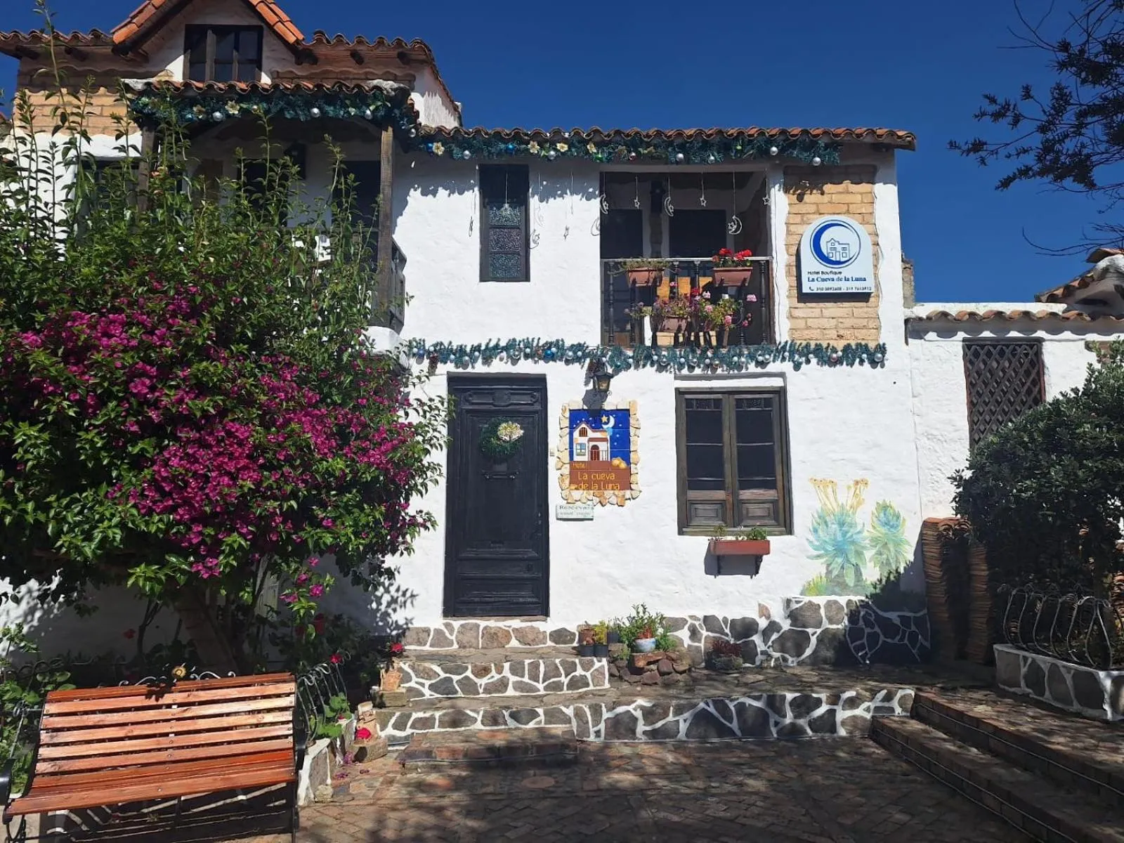 Pueblito Boyacense, Hotel Boutique La Cueva de la Luna