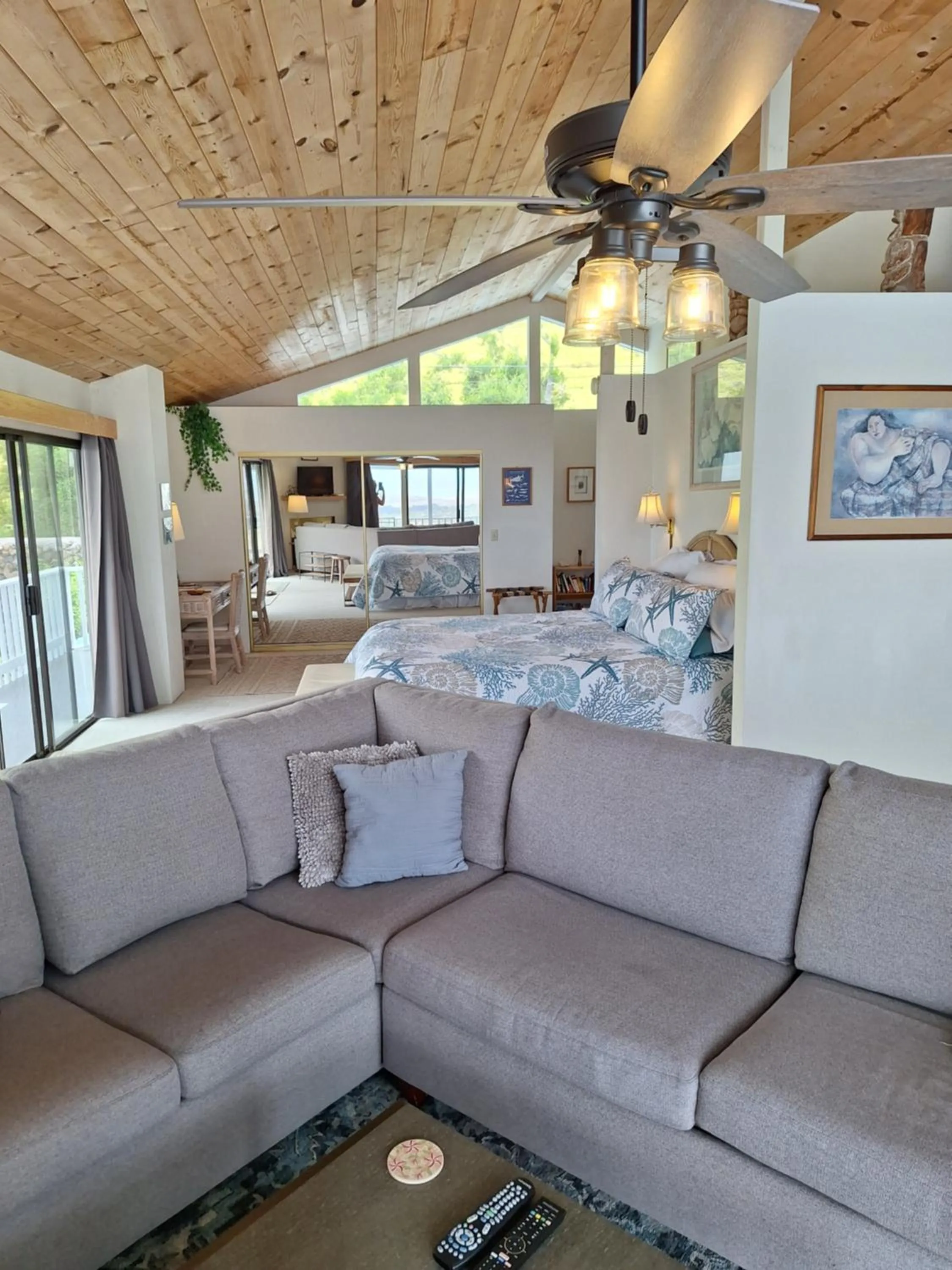 Living room in Belle Vue Waimea B&B Corporation - Big Island of Hawaii