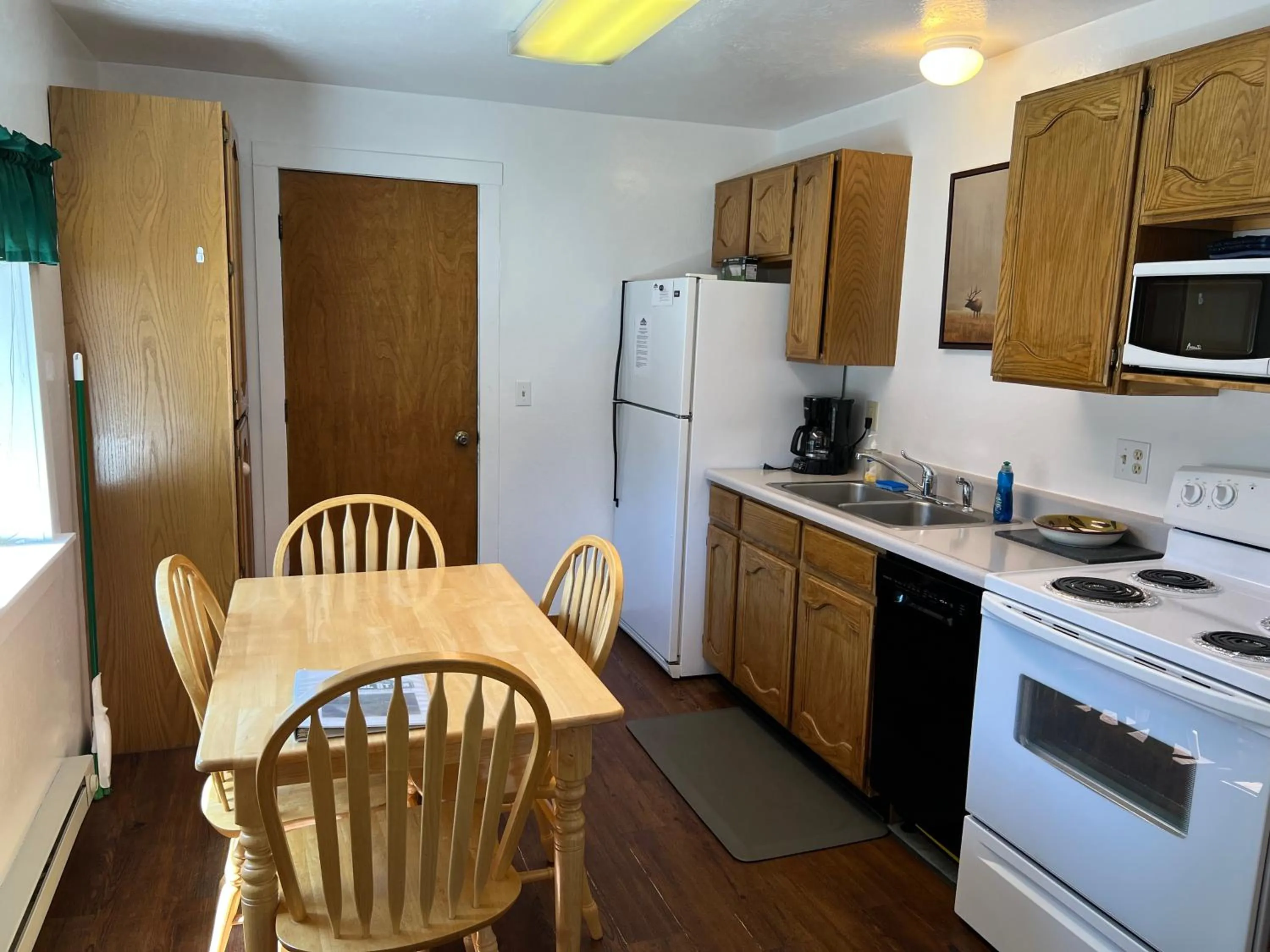 Kitchen or kitchenette in Faithful Street Inn