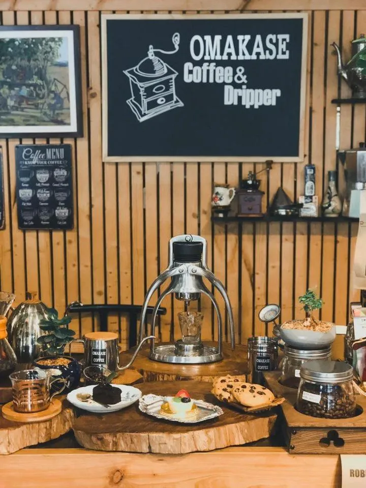 Property building in UdonBackpackers Beds and Cafe