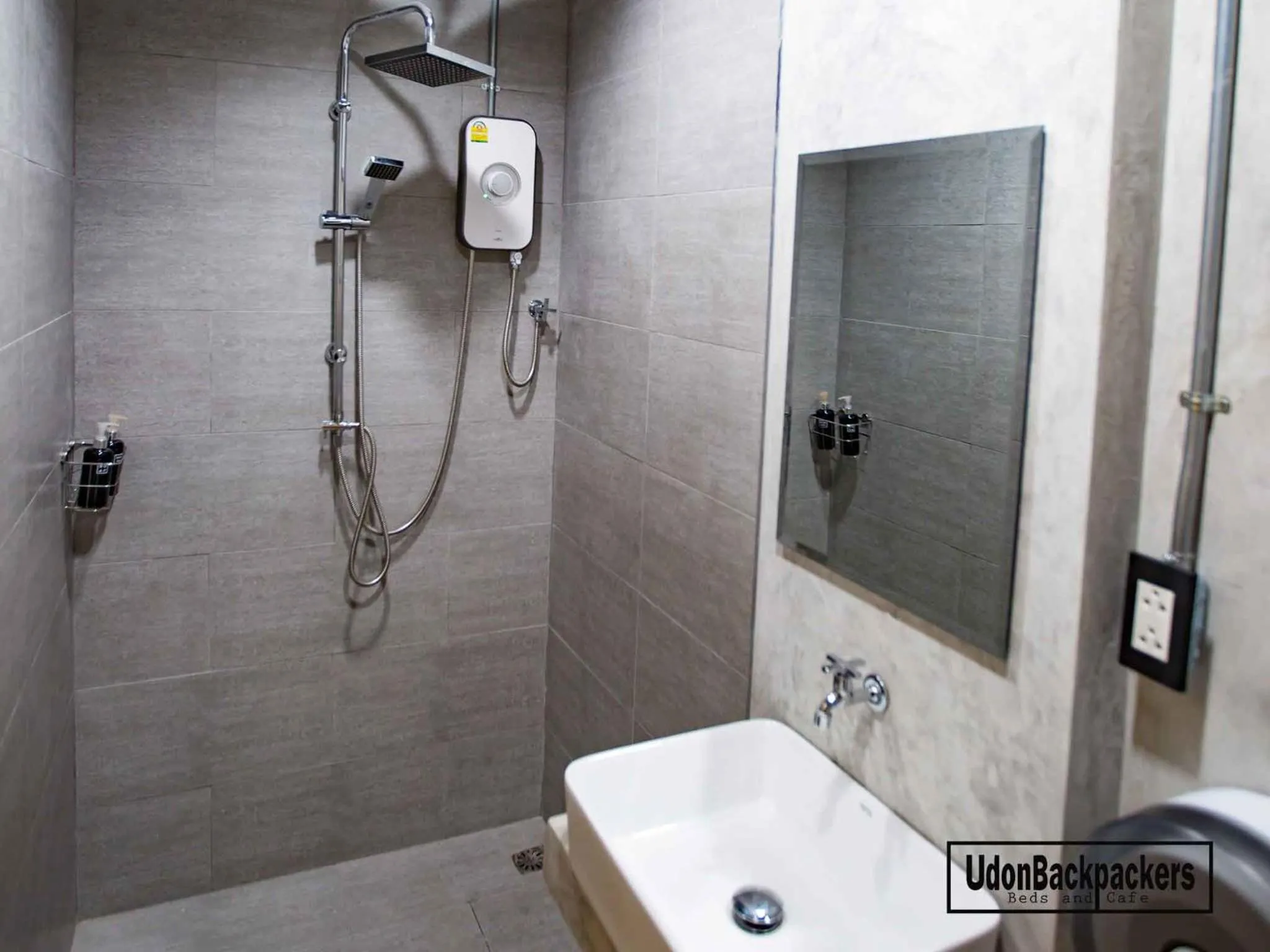 UdonBackpackers Beds and Cafe