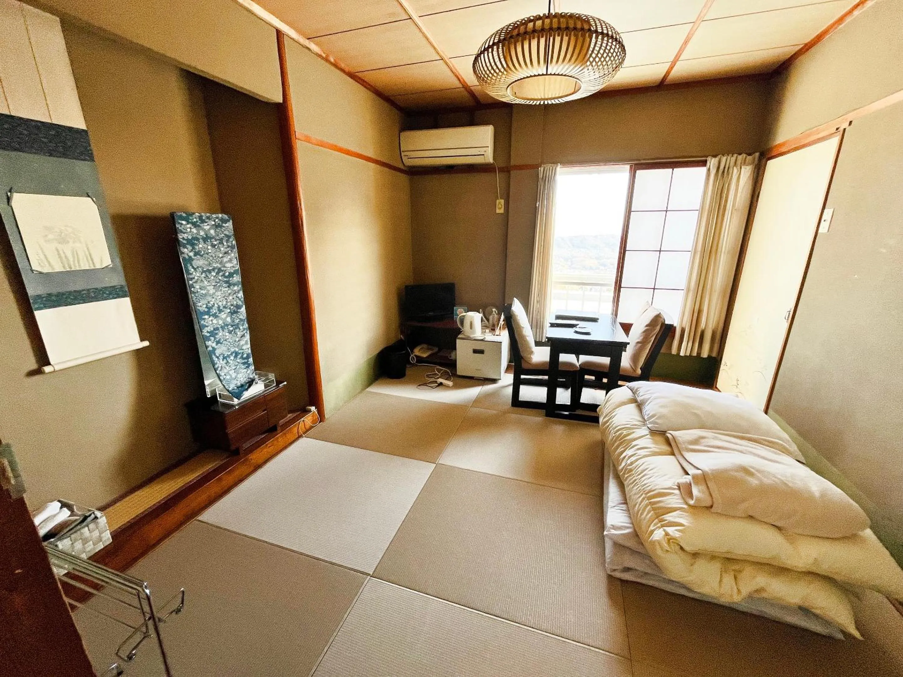 Photo of the whole room, Bed in Shiroyama Ryokan