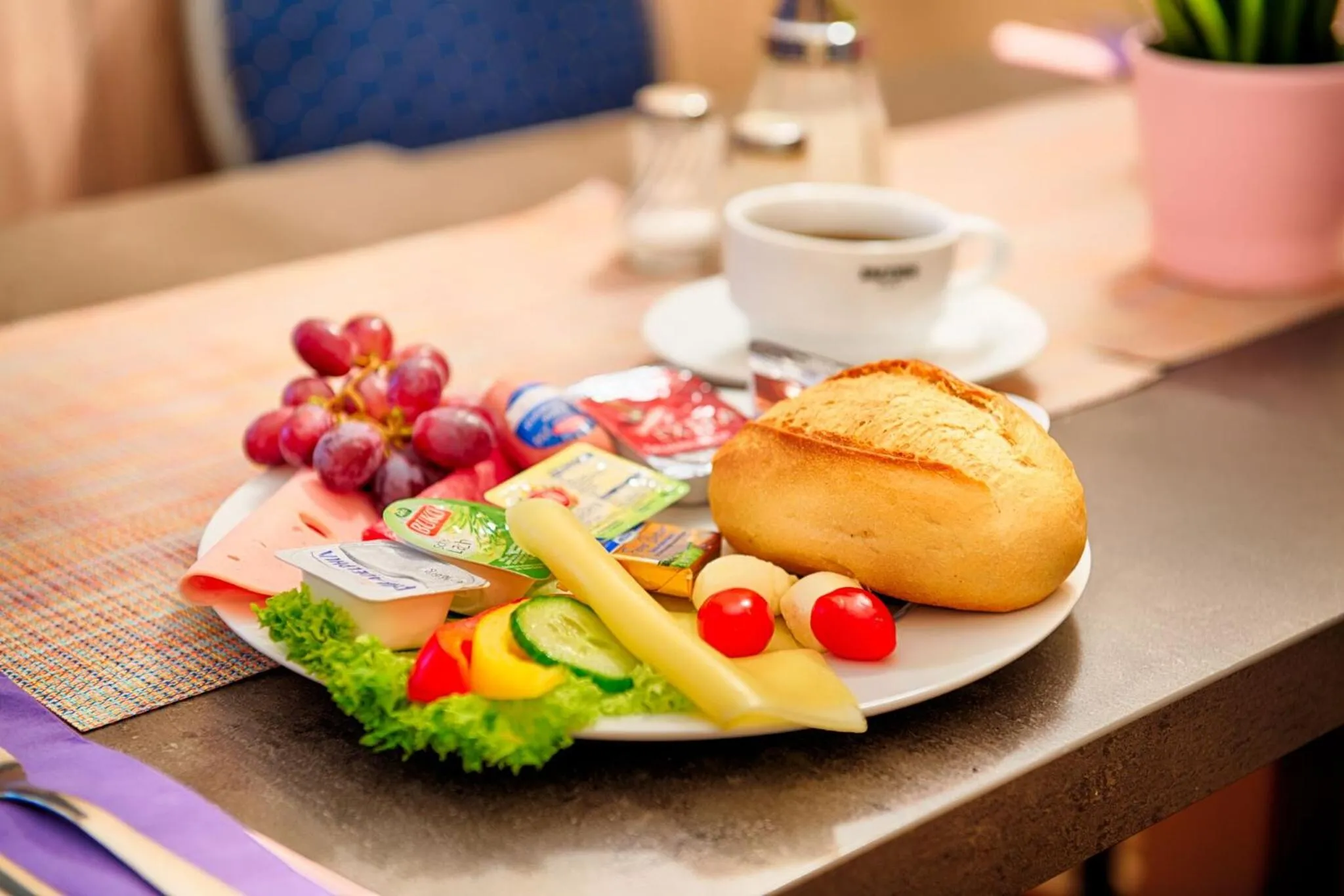 Food and drinks in Hotel CULT Hamburg