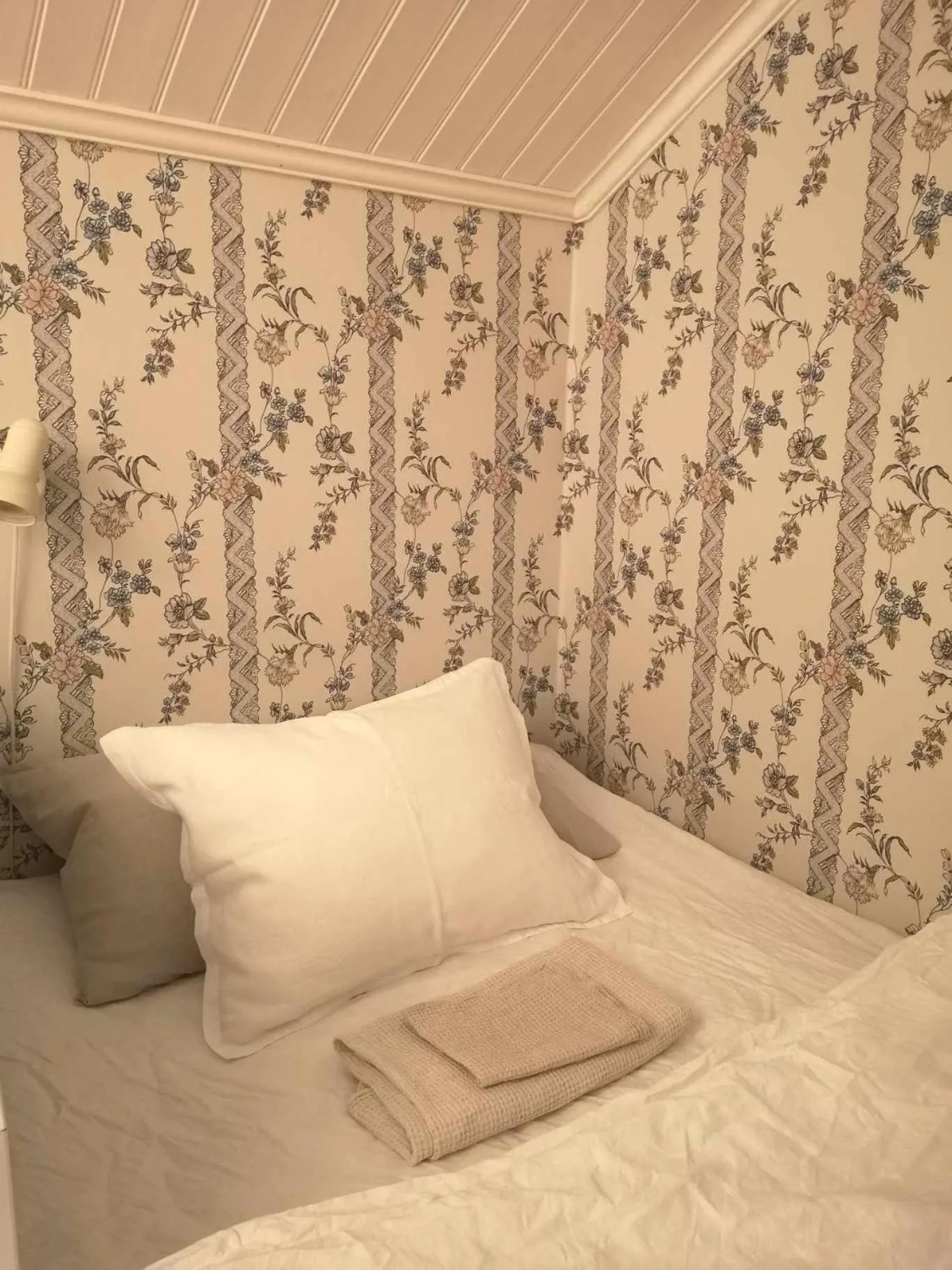 Bed in Kopparstugans Bed & Breakfast