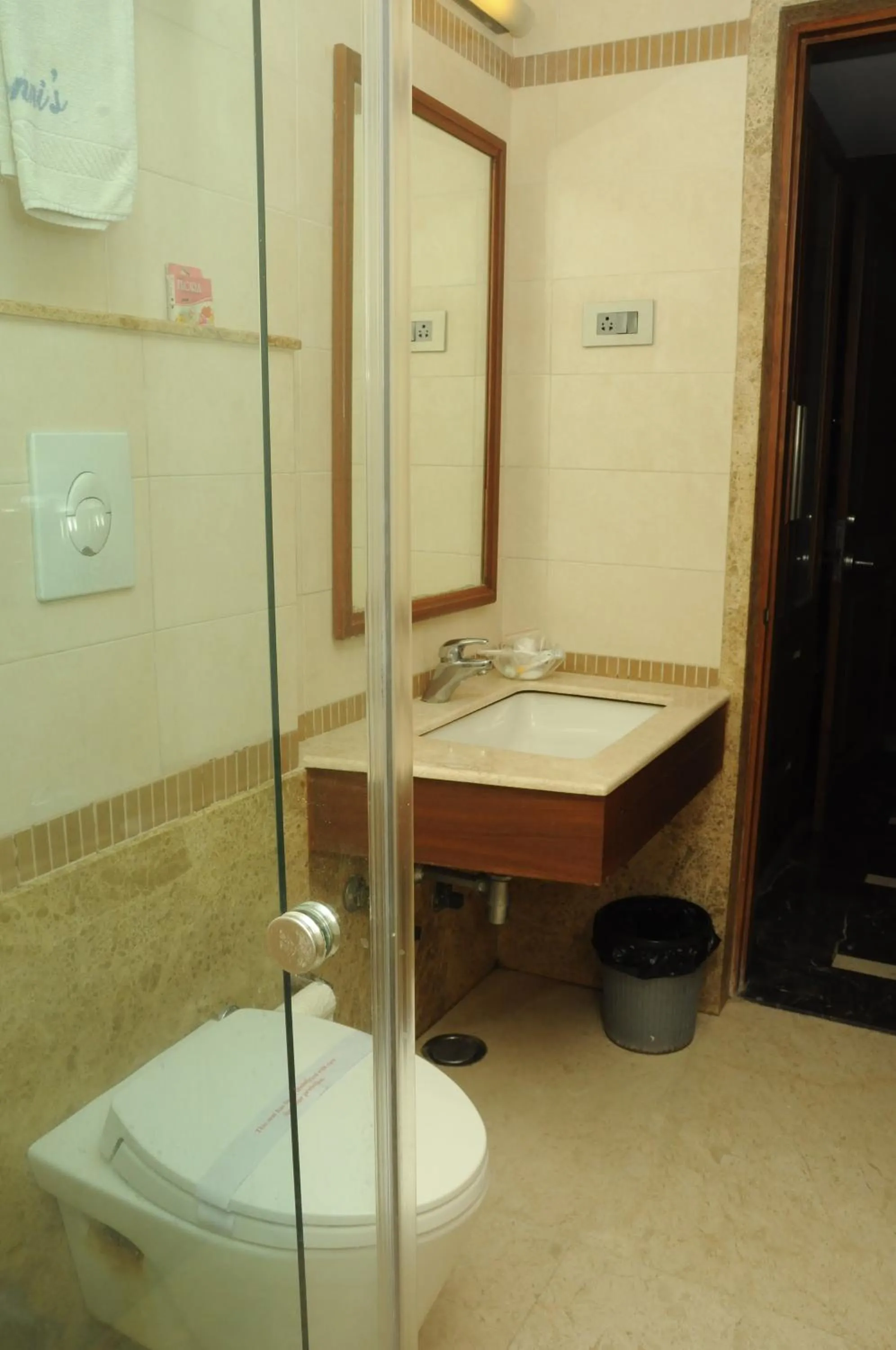 Ponnis Grand Inn