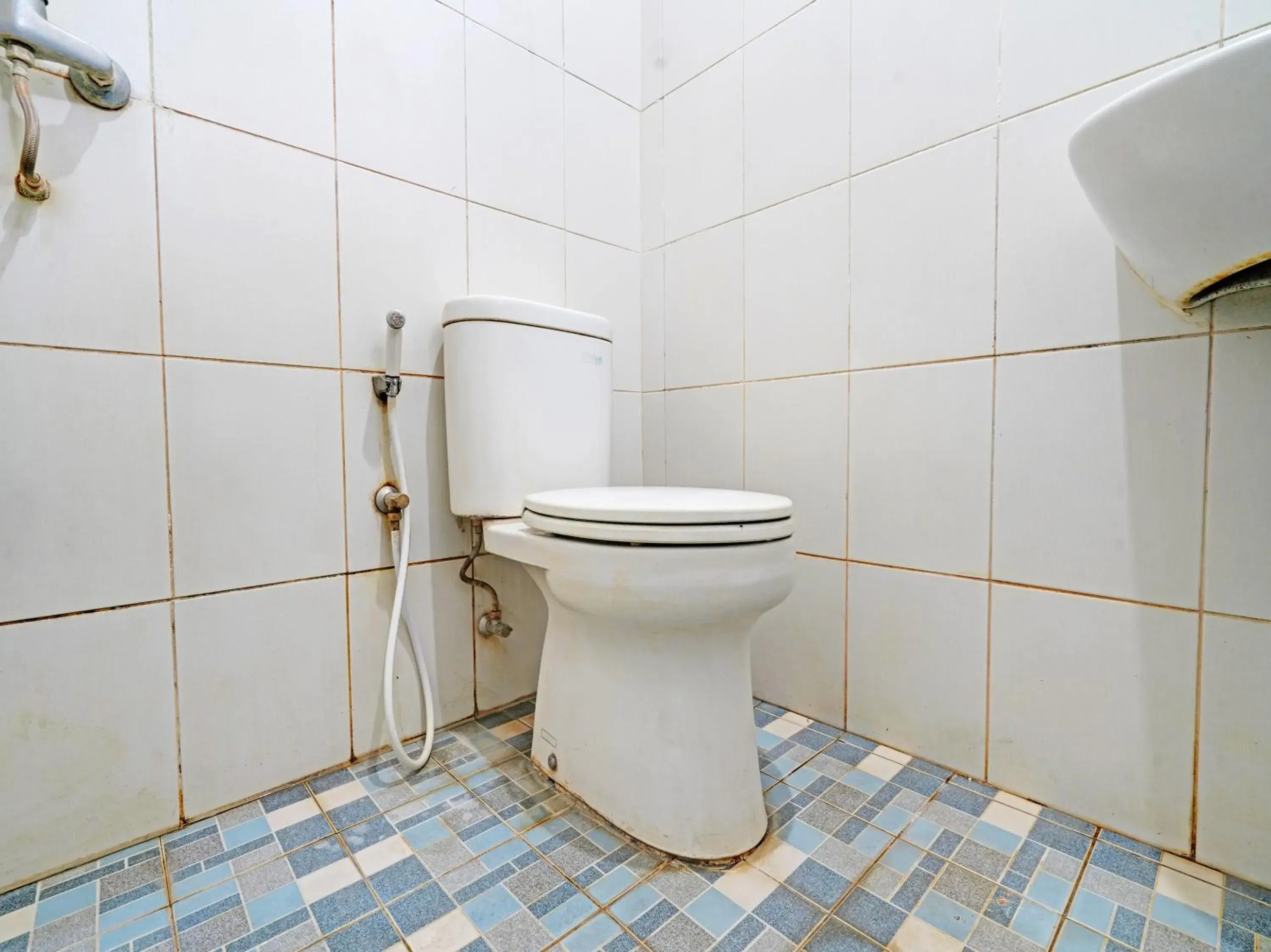 Bathroom in OYO 1699 Verona Residence