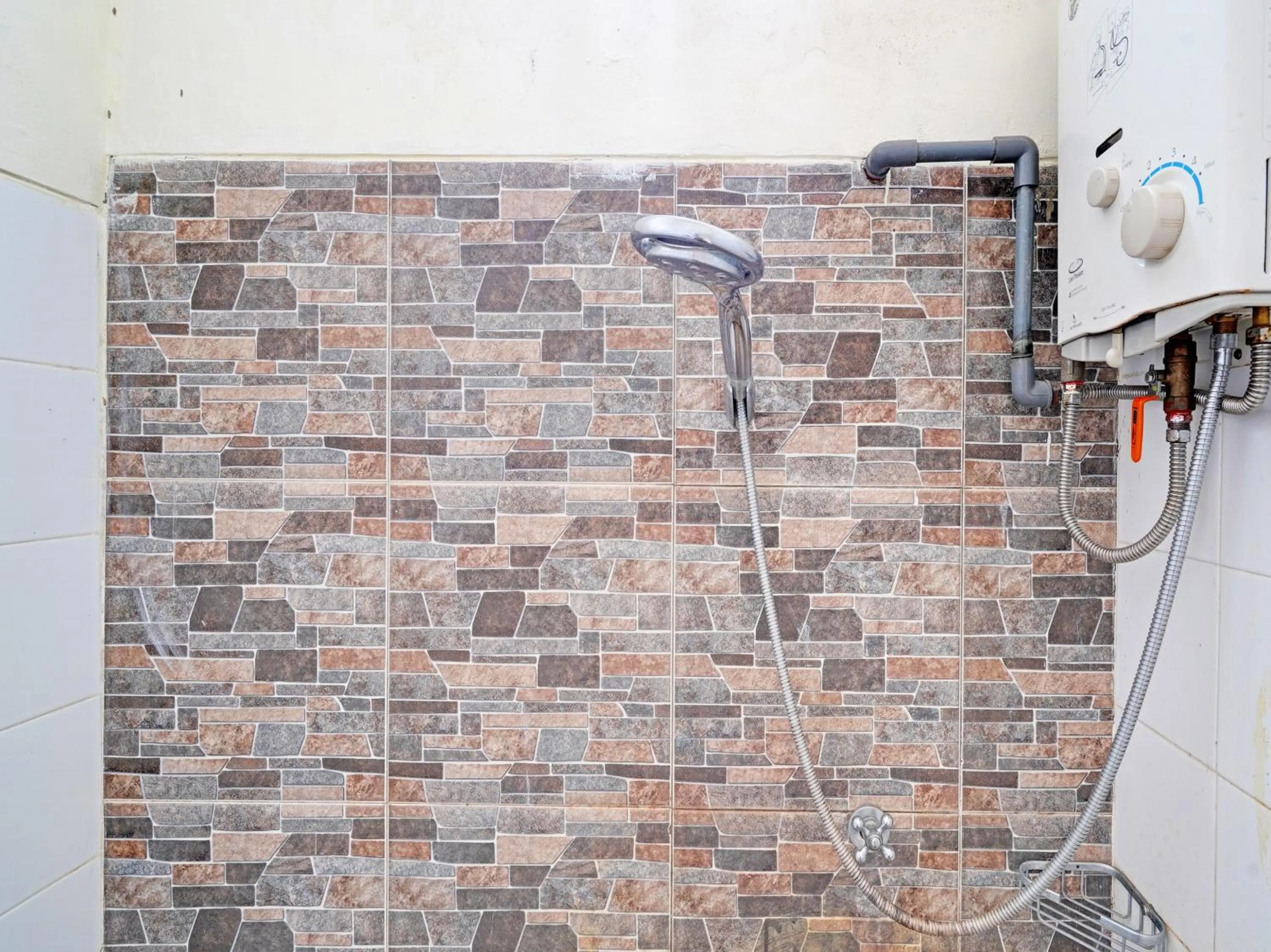 Bathroom in OYO 1699 Verona Residence