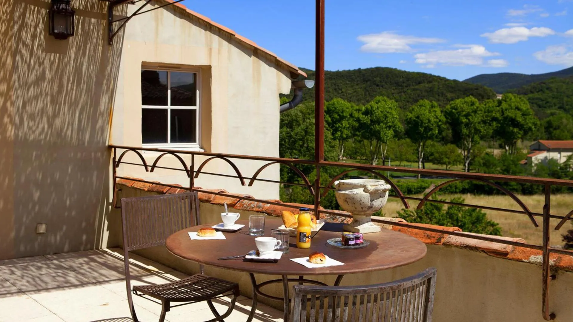 Balcony/Terrace in Le Couvent d'Hérépian - Hôtel & Spa