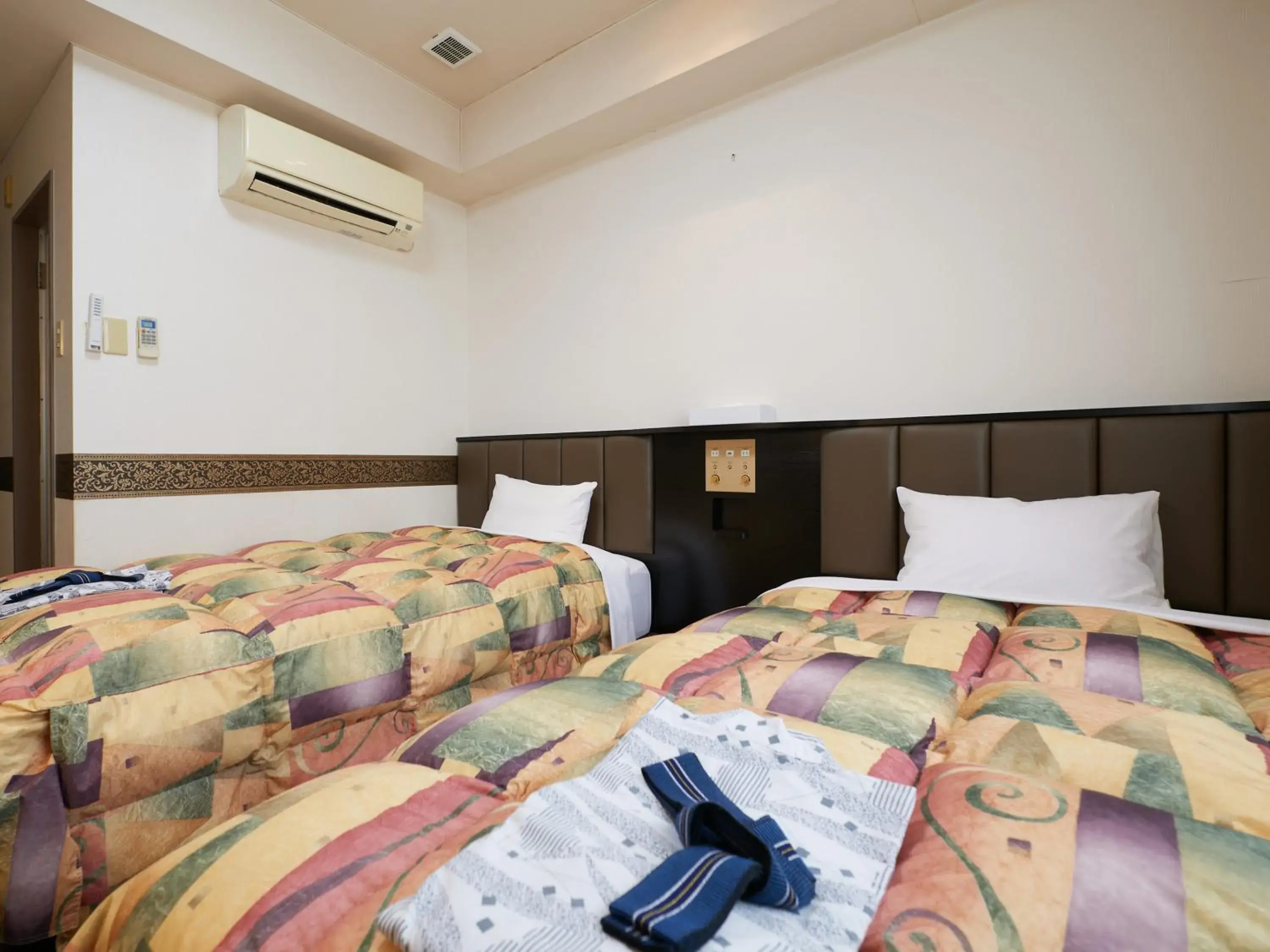 【Main Building】Twin Room Compact - single occupancy - Smoking in Gamagori Hotel 【Main Building】Twin Room Compact - single occupancy - Smoking in Gamagori Hotel