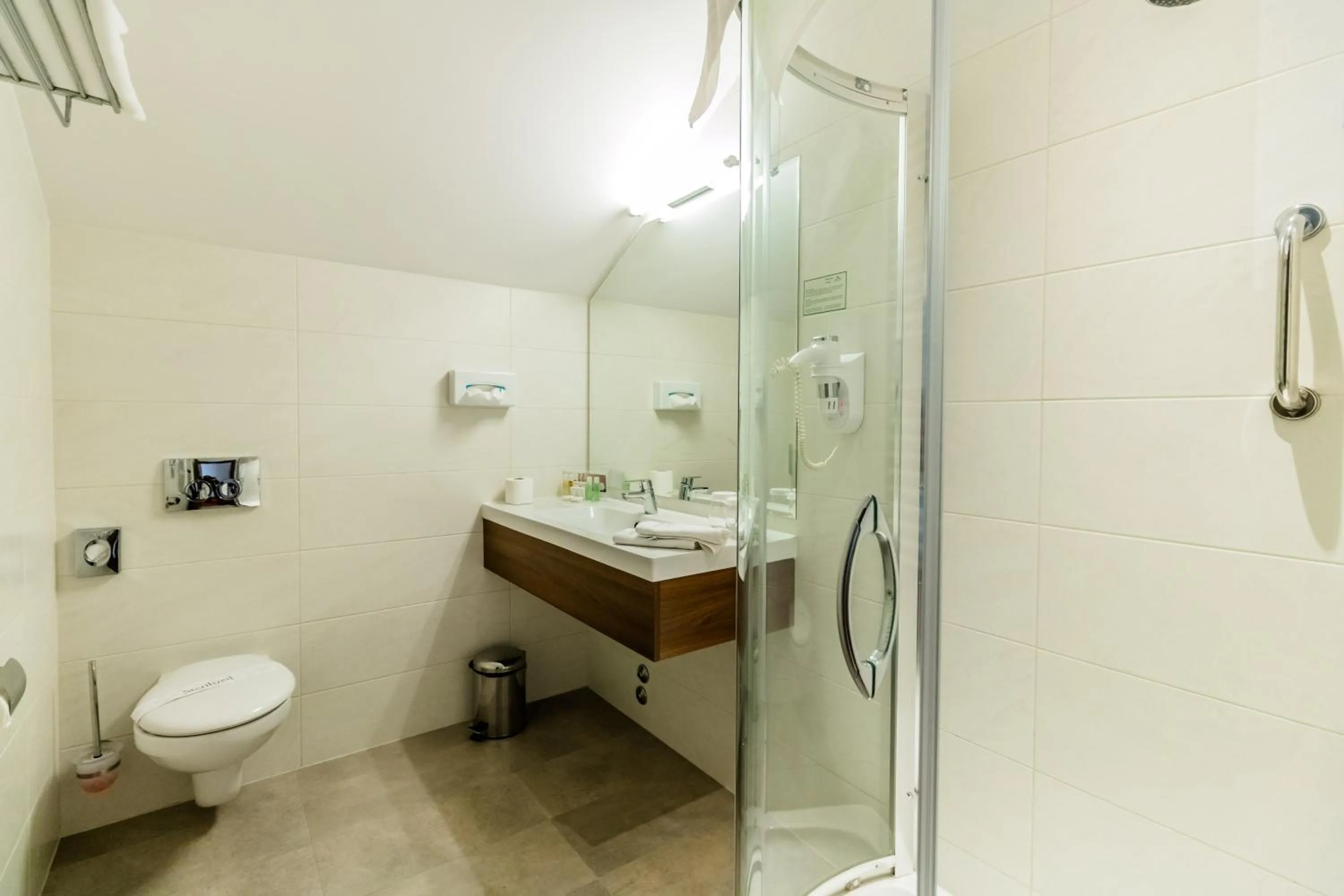 Shower in Radsor Hotel