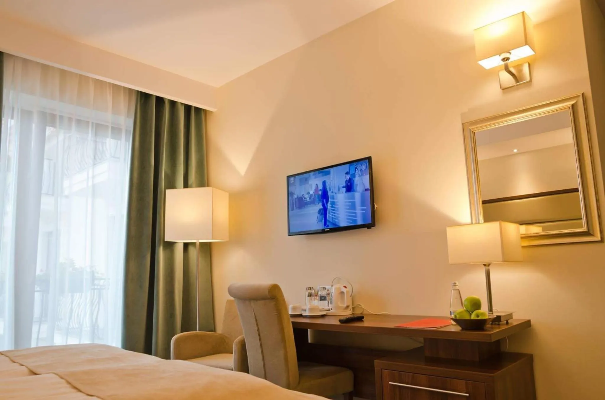 Photo of the whole room, Bed in Radsor Hotel