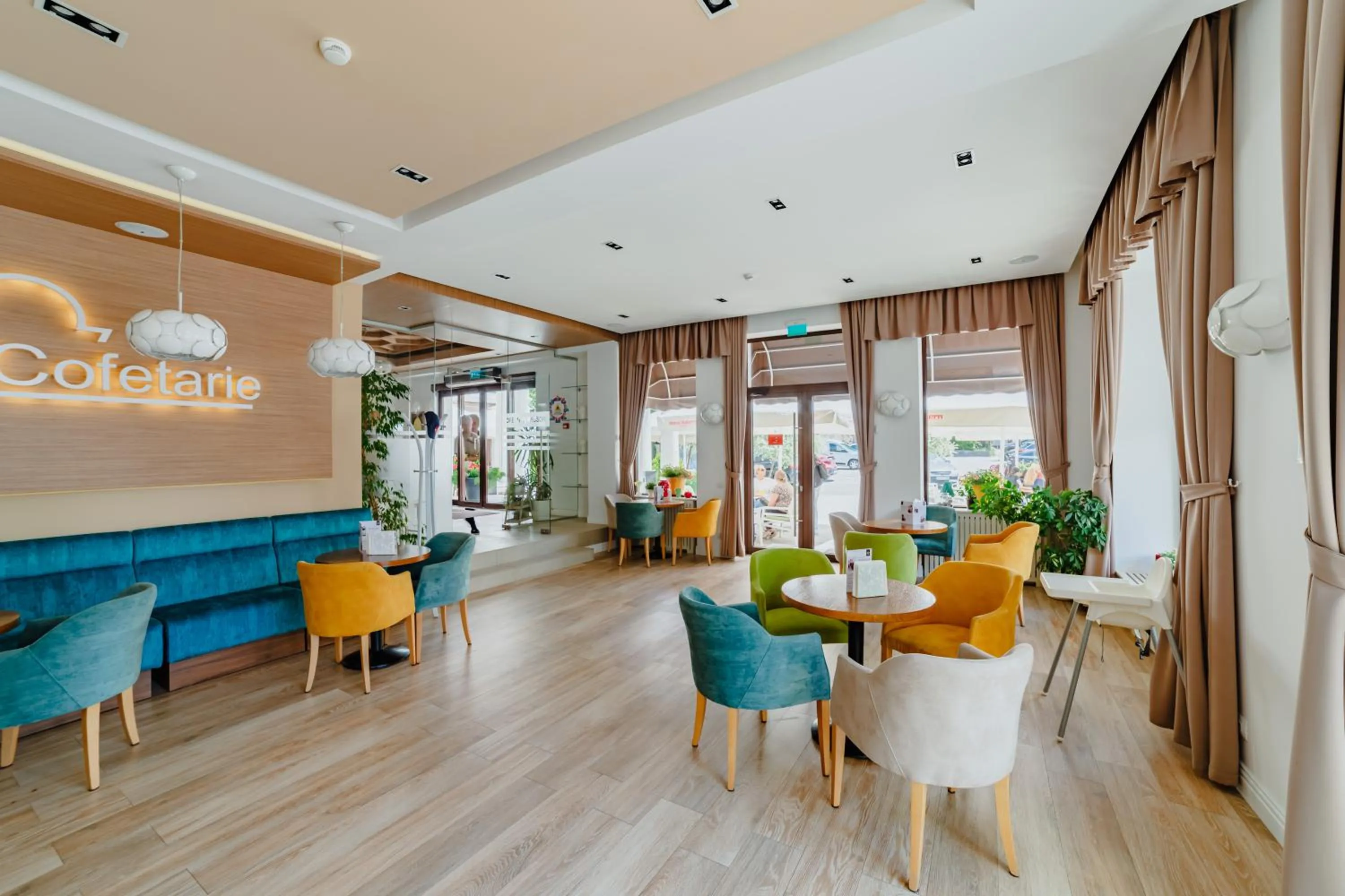 Restaurant/places to eat in Radsor Hotel