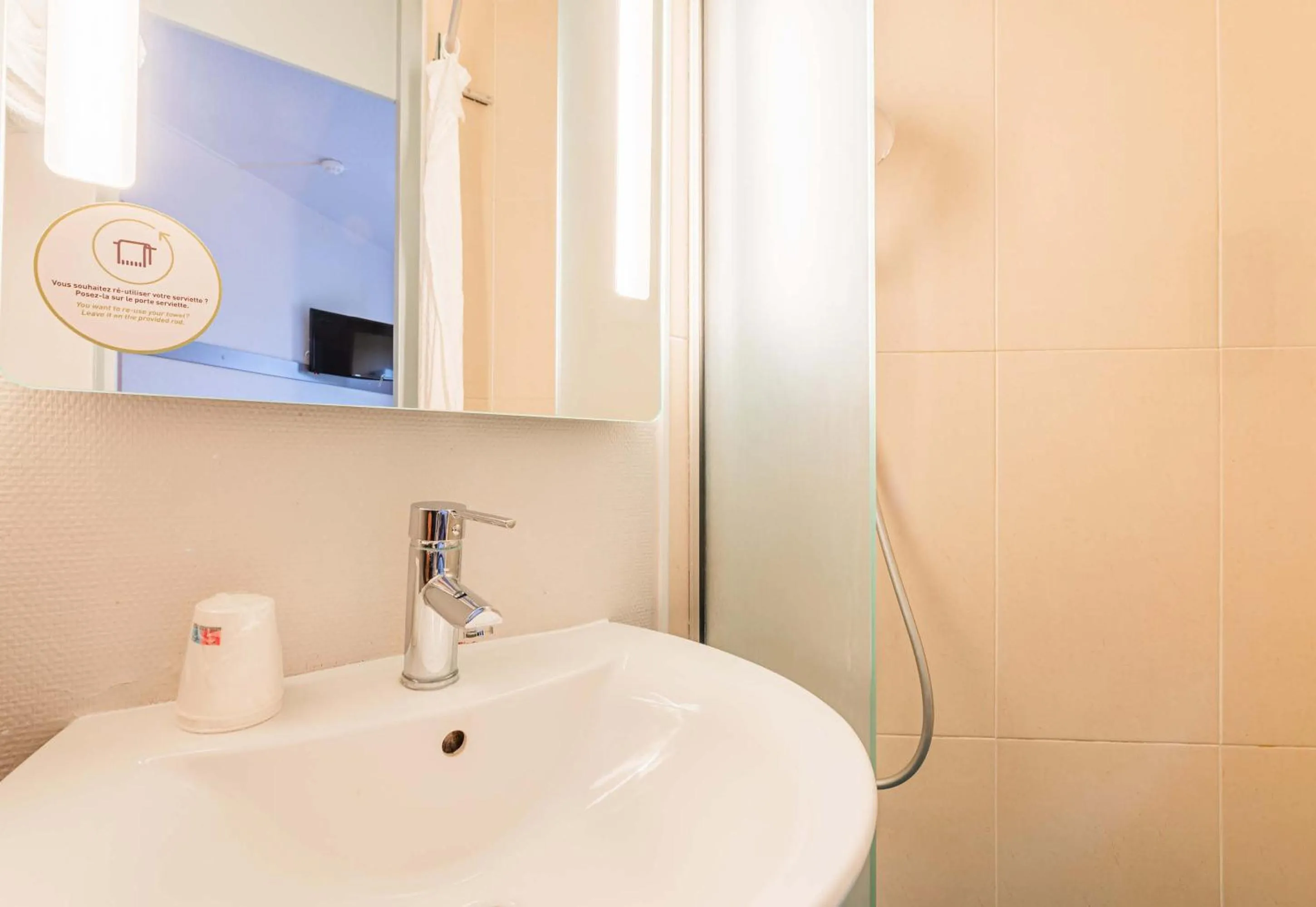 Bathroom in B&B HOTEL Mulhouse Ile Napoléon