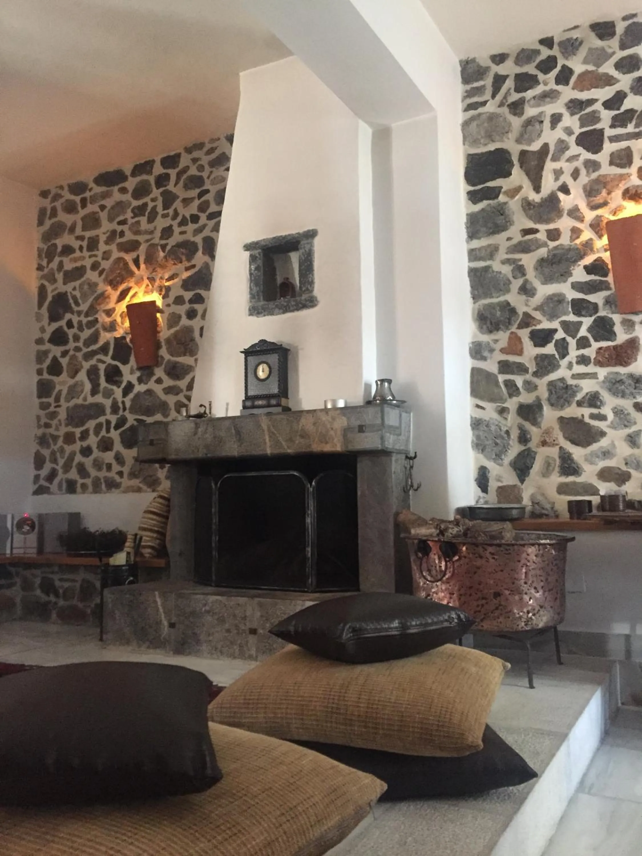 TV and multimedia in Stephania's Stone House