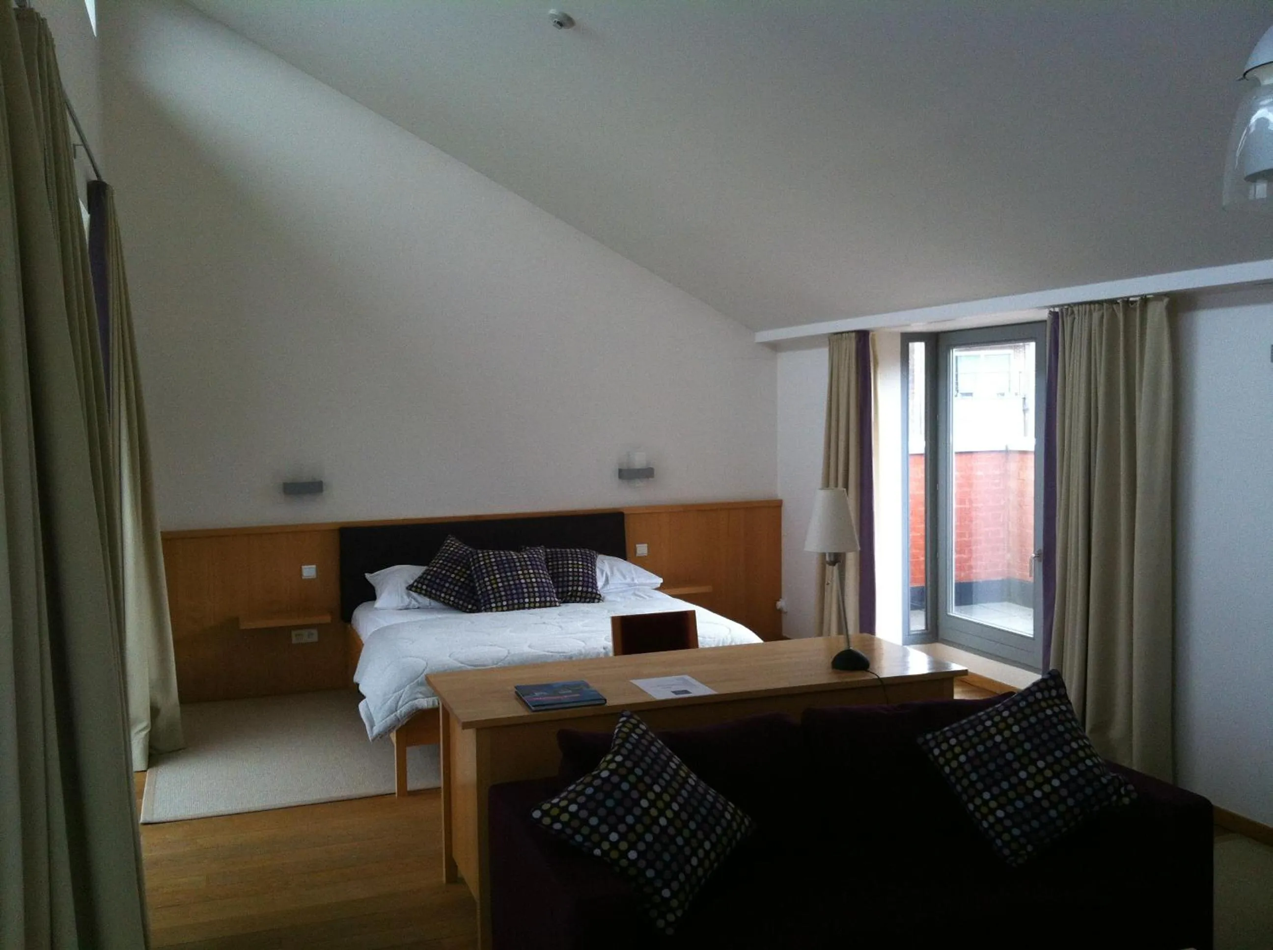 Bedroom, Bed in Irish College Leuven