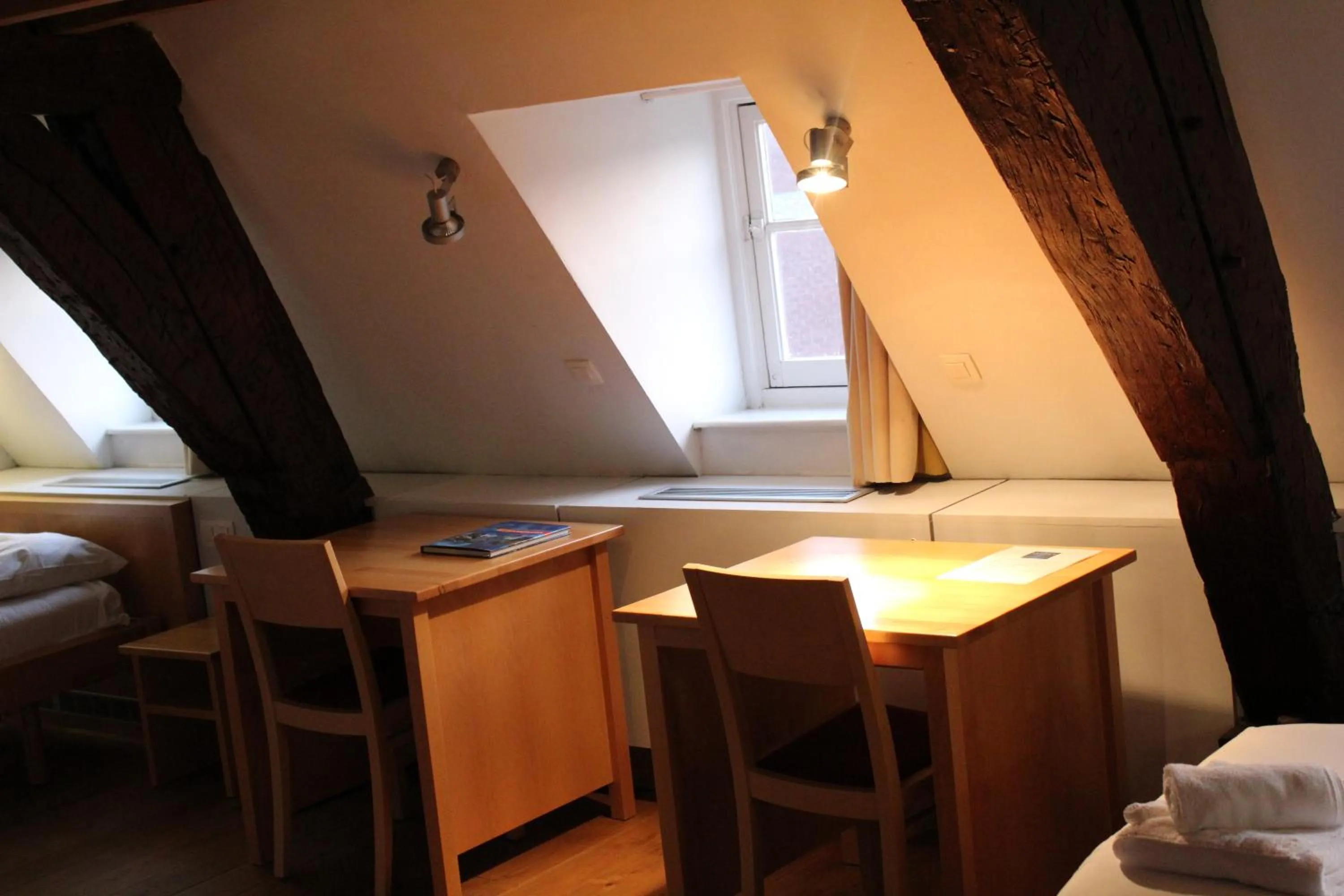 Bedroom, Bed in Irish College Leuven