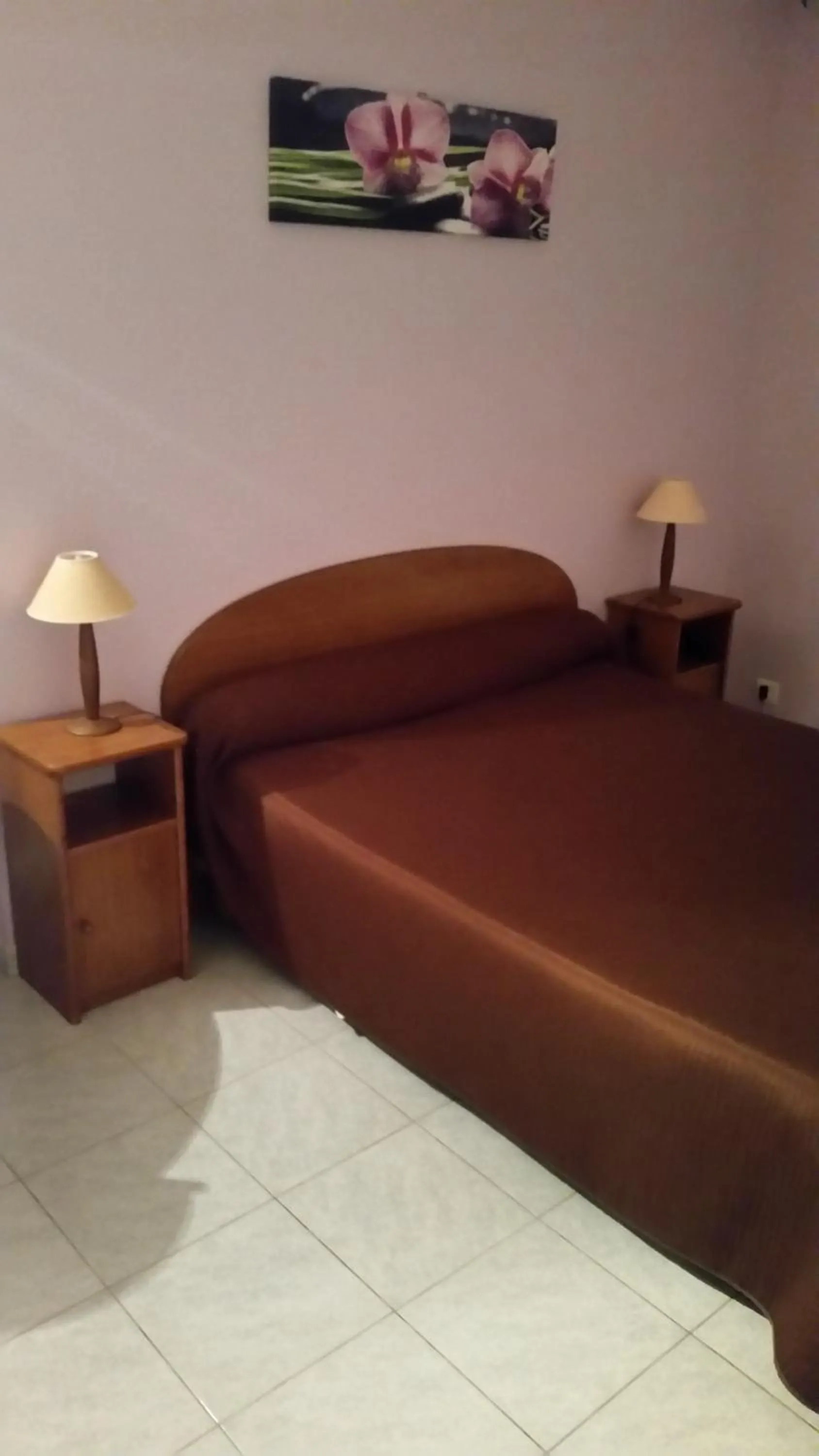 Bed, Seating Area in Hostellerie des Colonnes