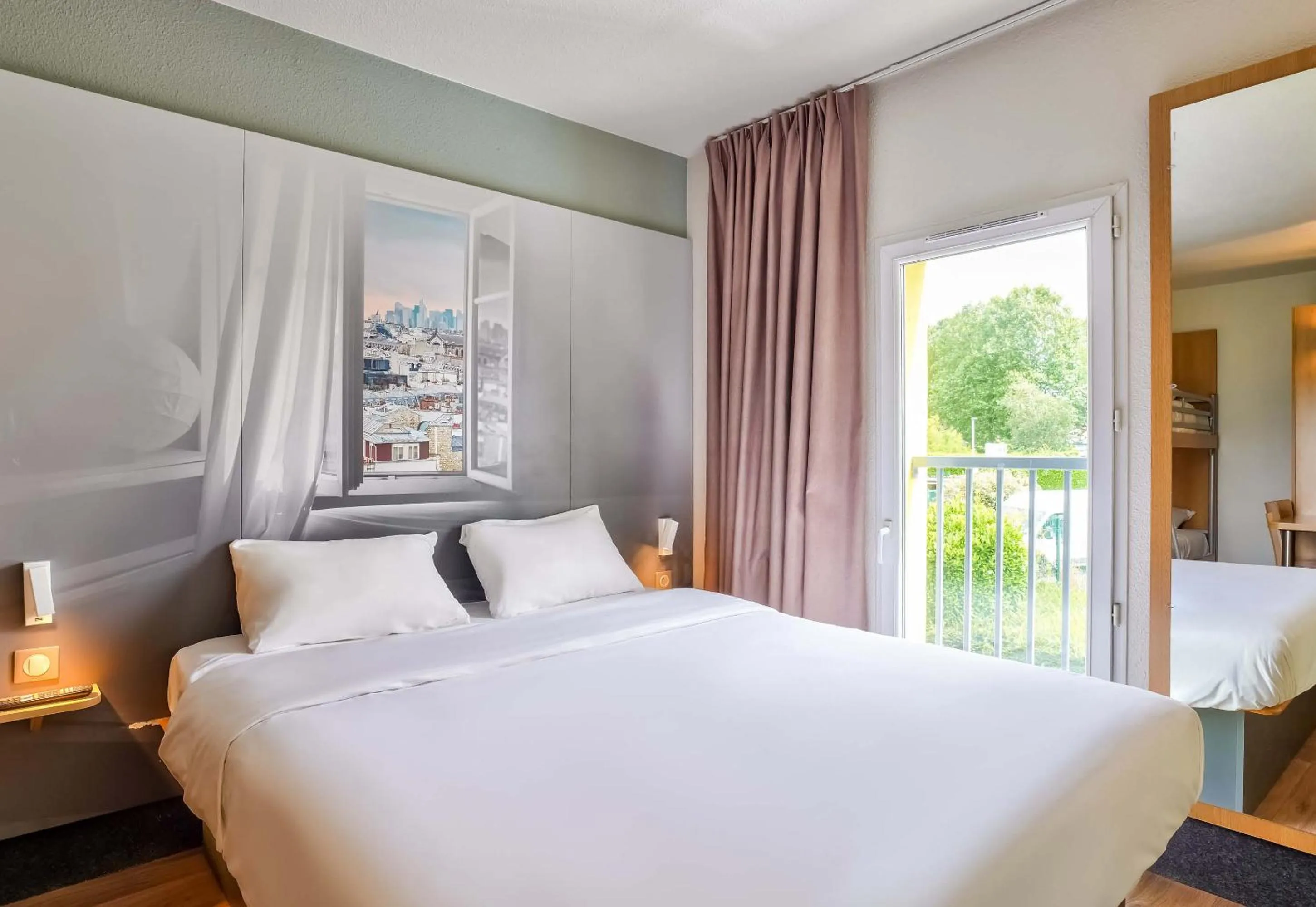 Bedroom, Bed in B&B HOTEL Saint-Witz