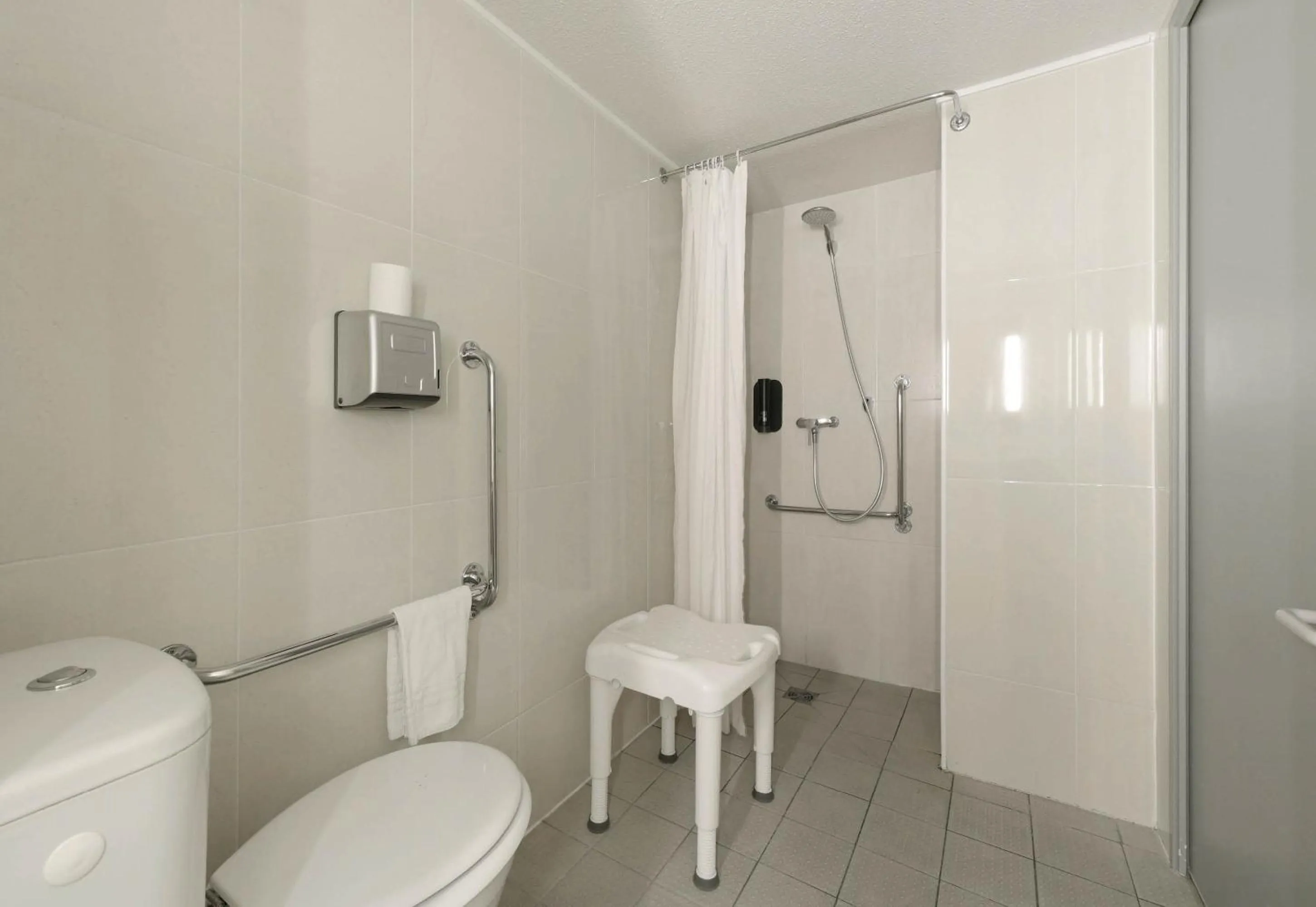 Bathroom in B&B HOTEL Alencon Nord