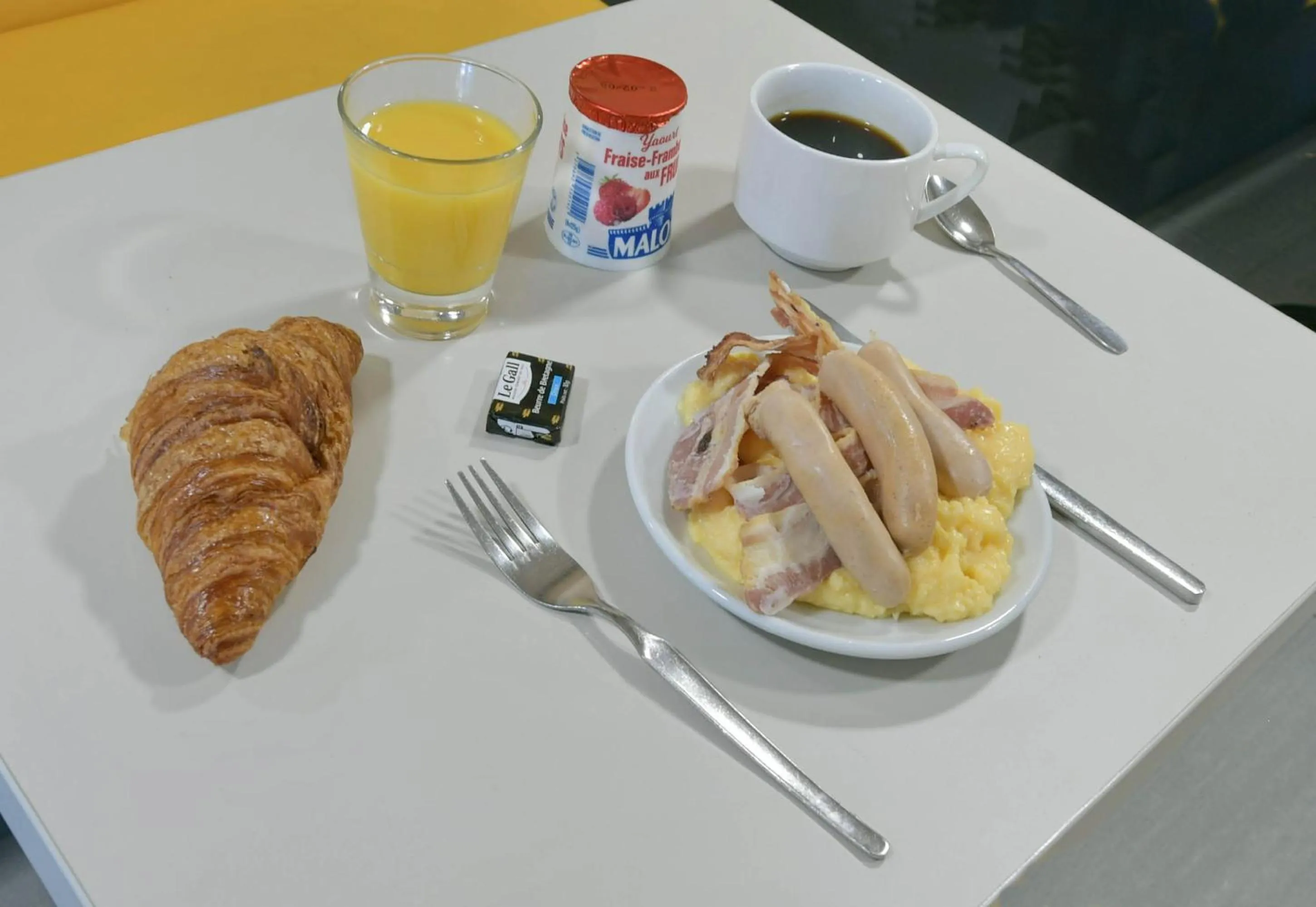 Breakfast in B&B HOTEL Alencon Nord