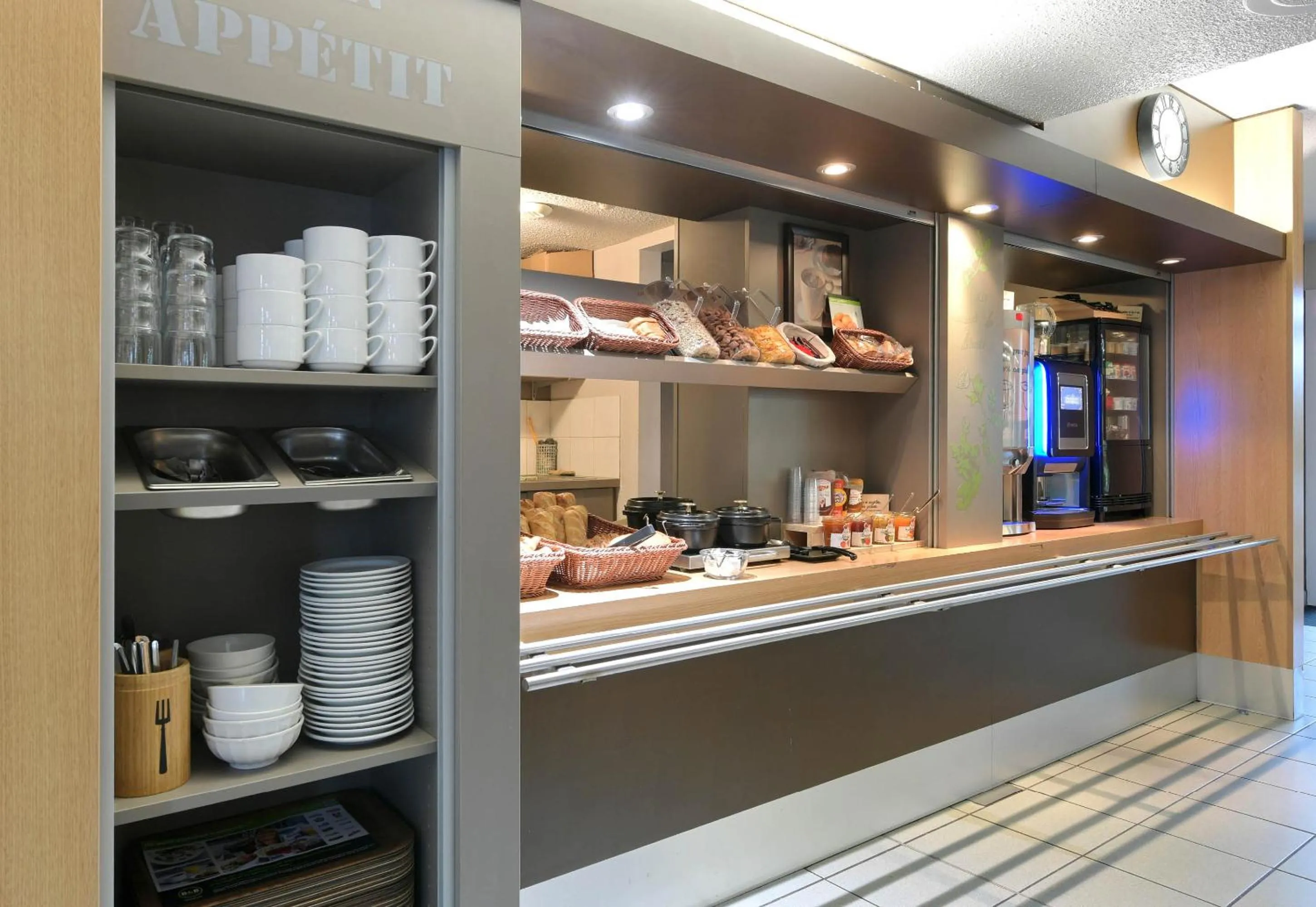 Buffet breakfast in B&B HOTEL Alencon Nord