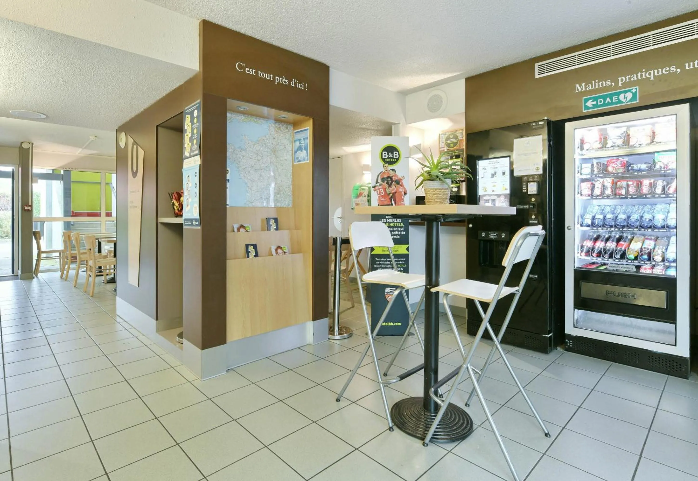 Lobby or reception in B&B HOTEL Alencon Nord