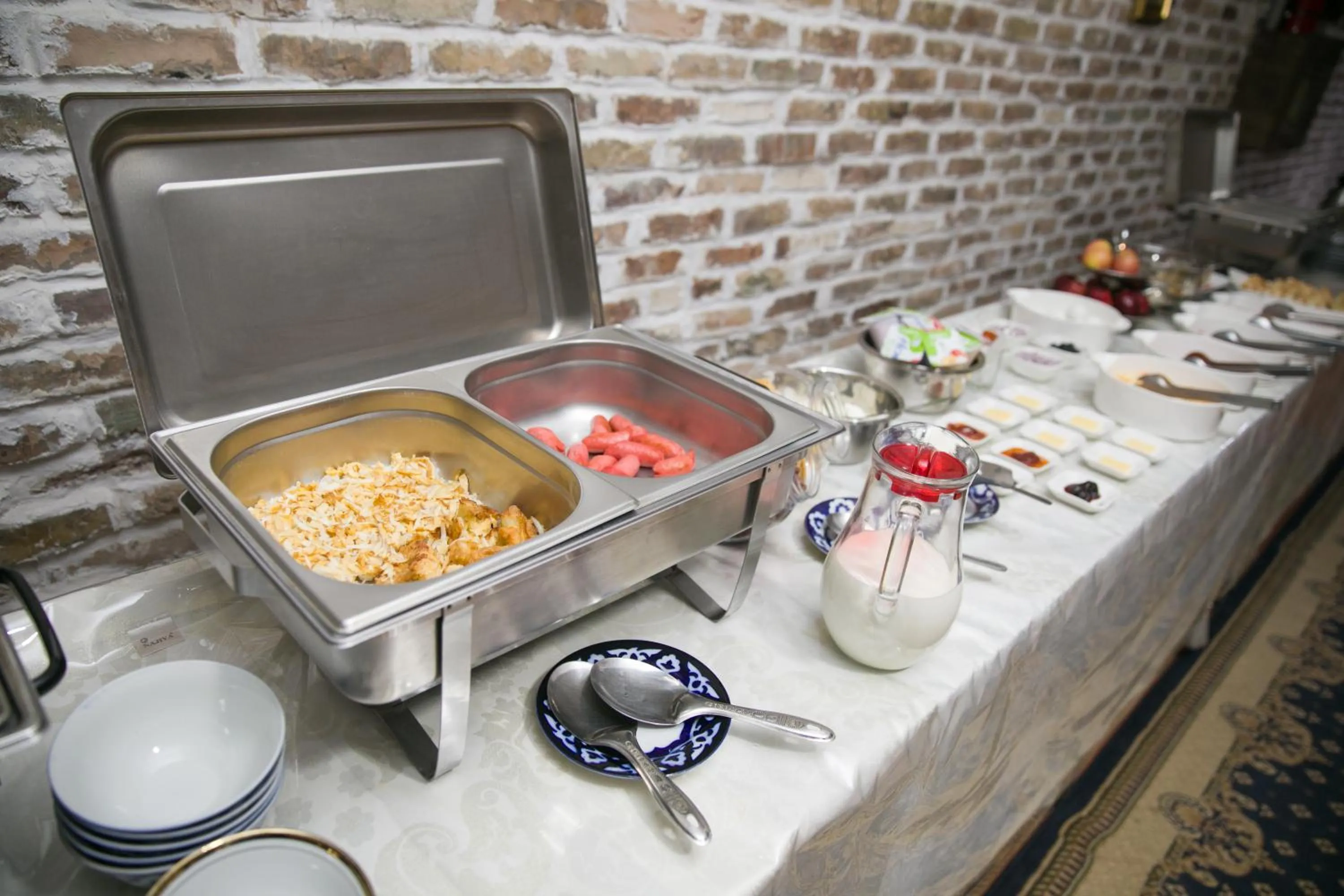 Restaurant/places to eat in Star Hotel