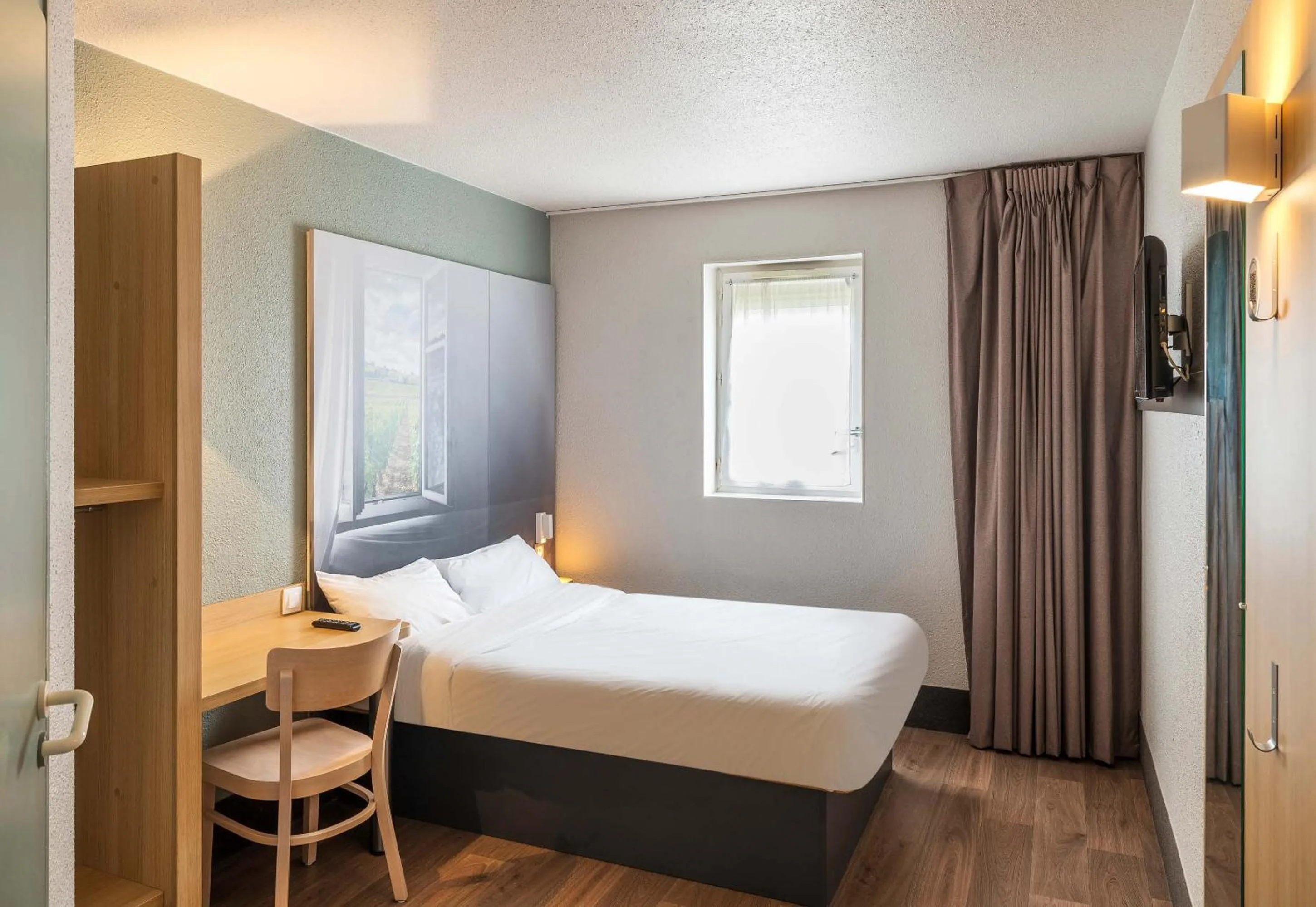 Bedroom, Bed in B&B HOTEL Angers 2 Université