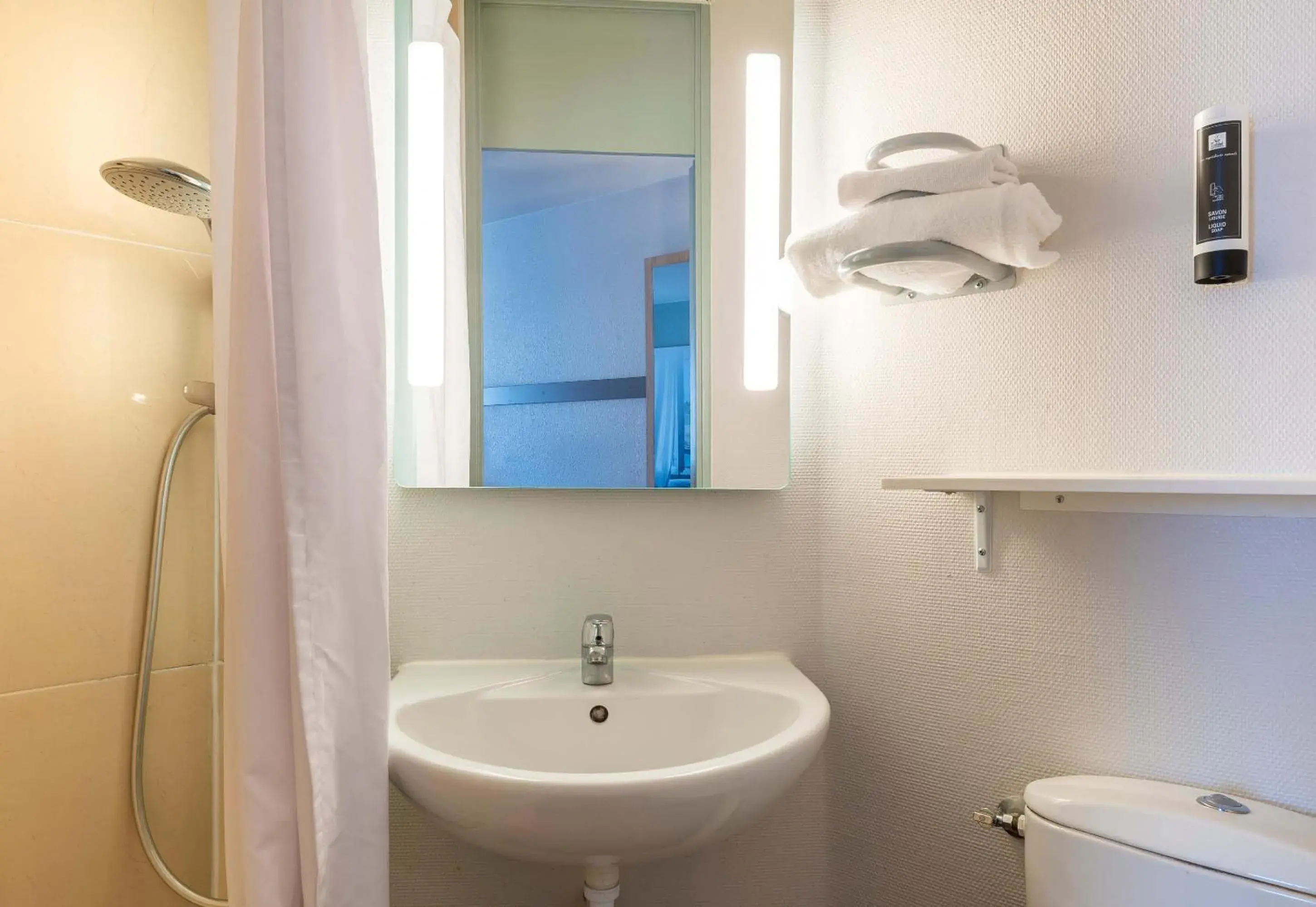 Twin Room in B&B HOTEL Angers 2 Université Twin Room in B&B HOTEL Angers 2 Université