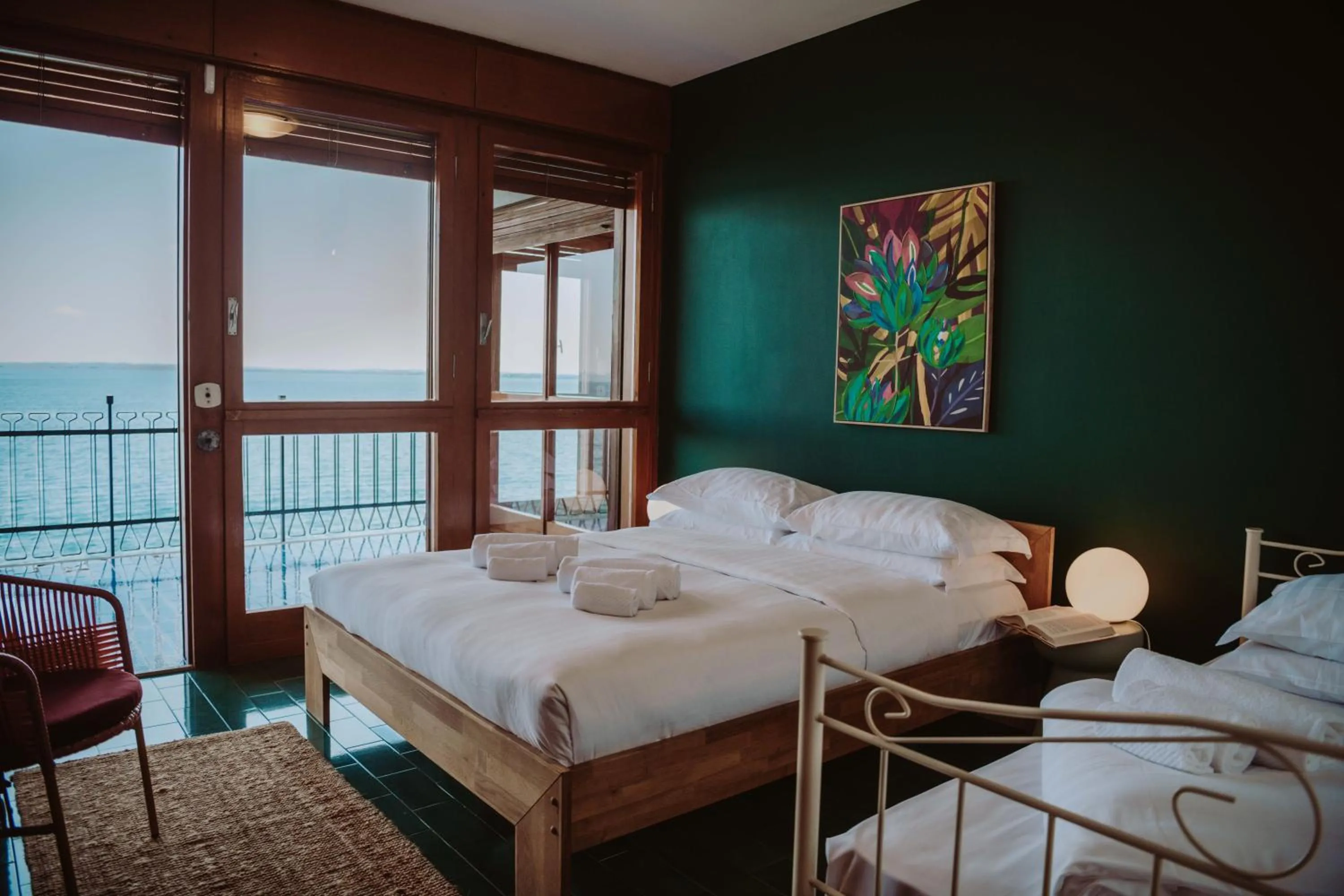Photo of the whole room, Bed in Holiday Garda Villa Dolcelago Lake Front