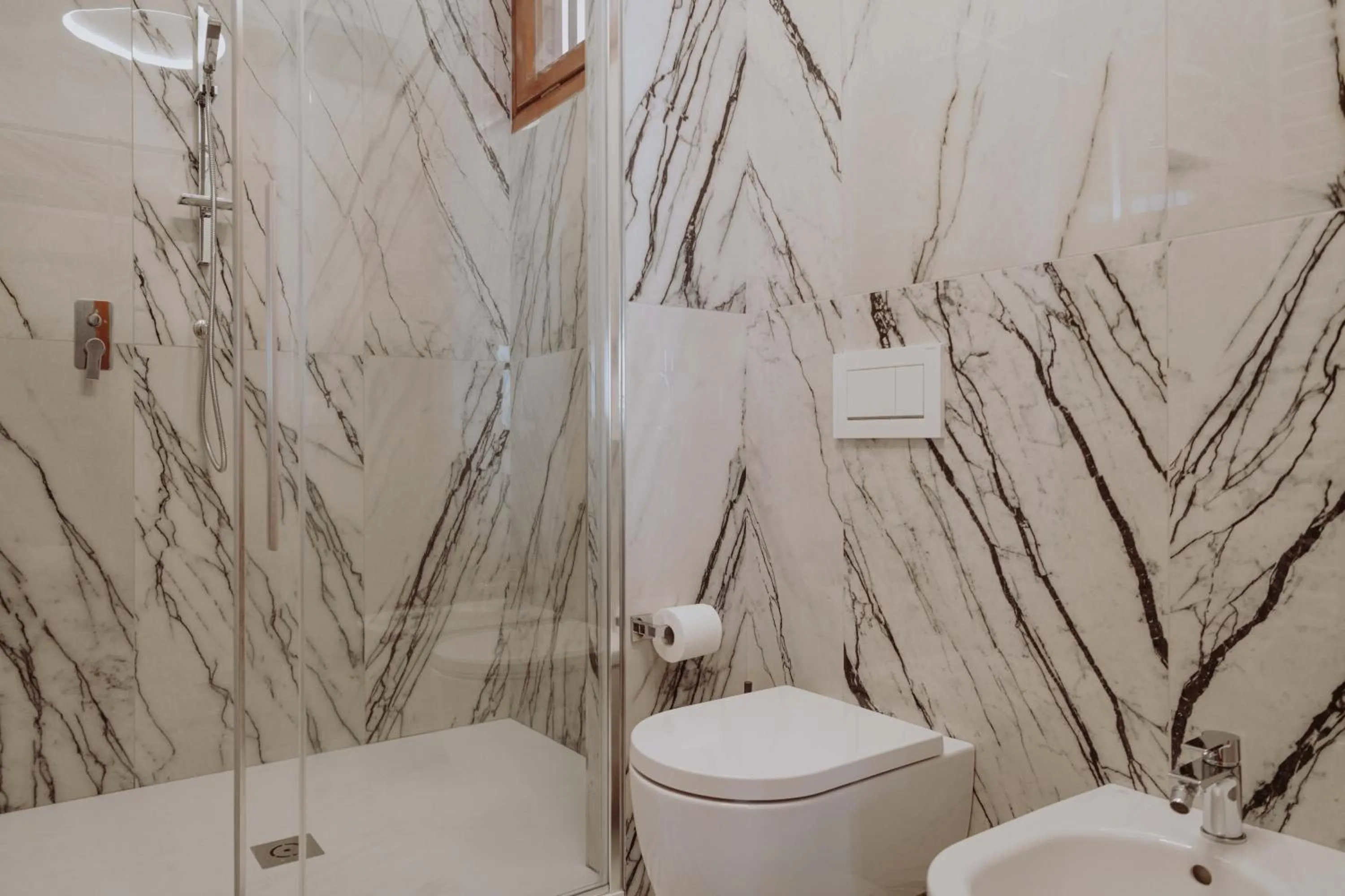 Shower in Holiday Garda Villa Dolcelago Lake Front