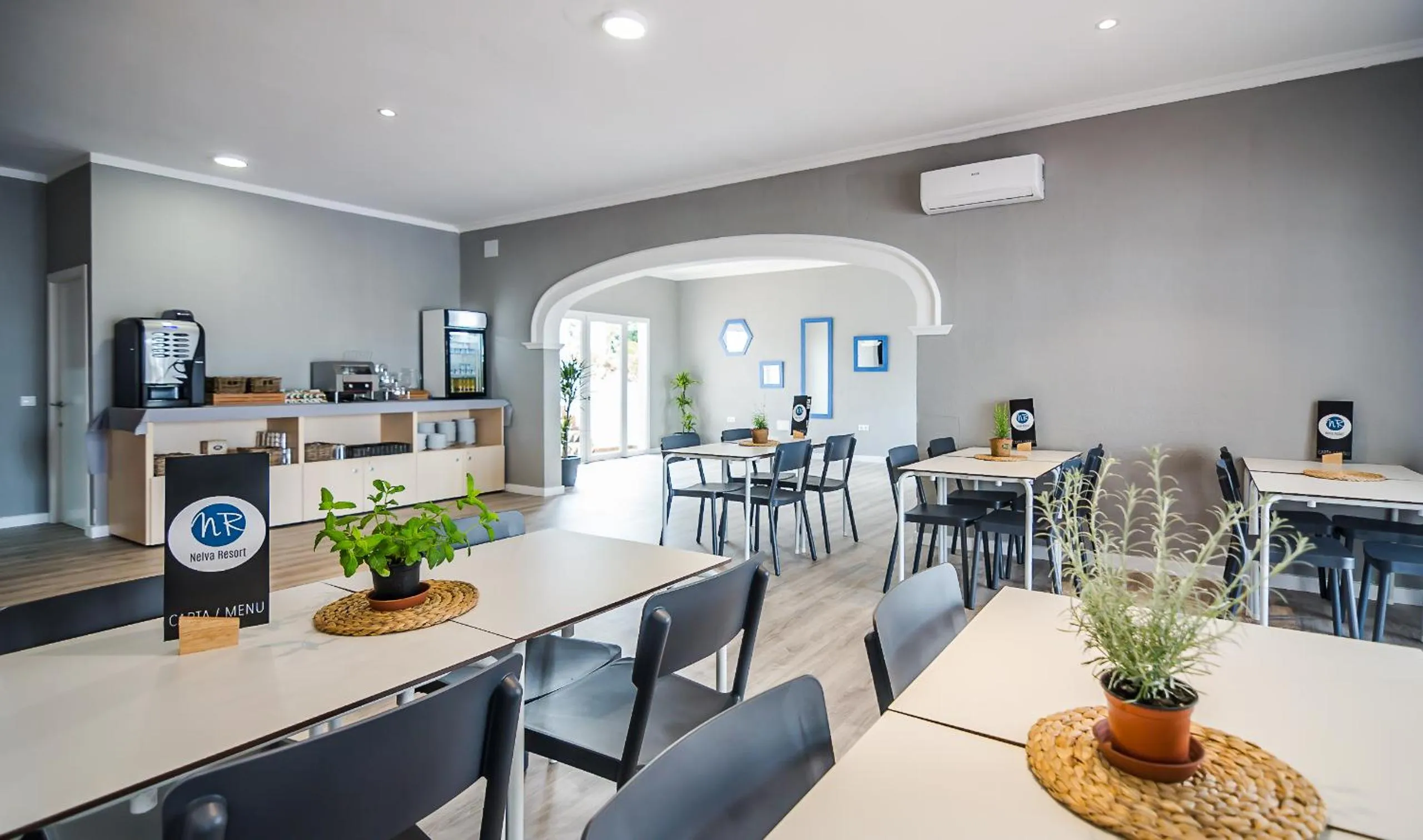 Restaurant/places to eat in Aparthotel Nelva Resort