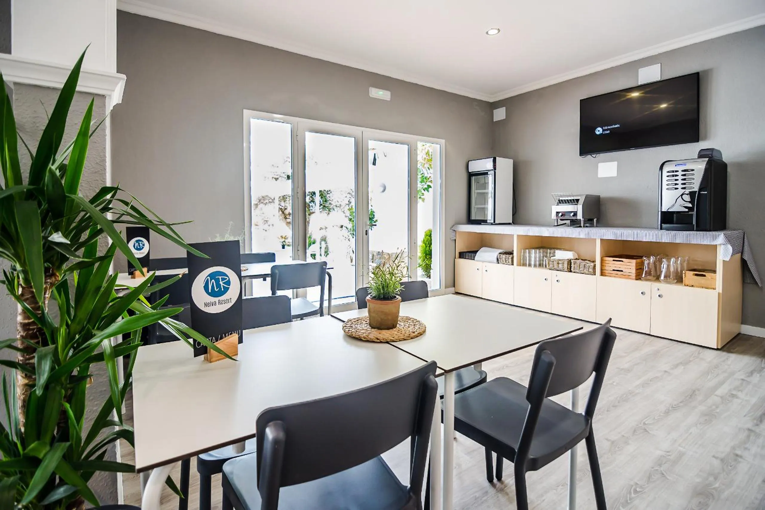 Restaurant/places to eat in Aparthotel Nelva Resort