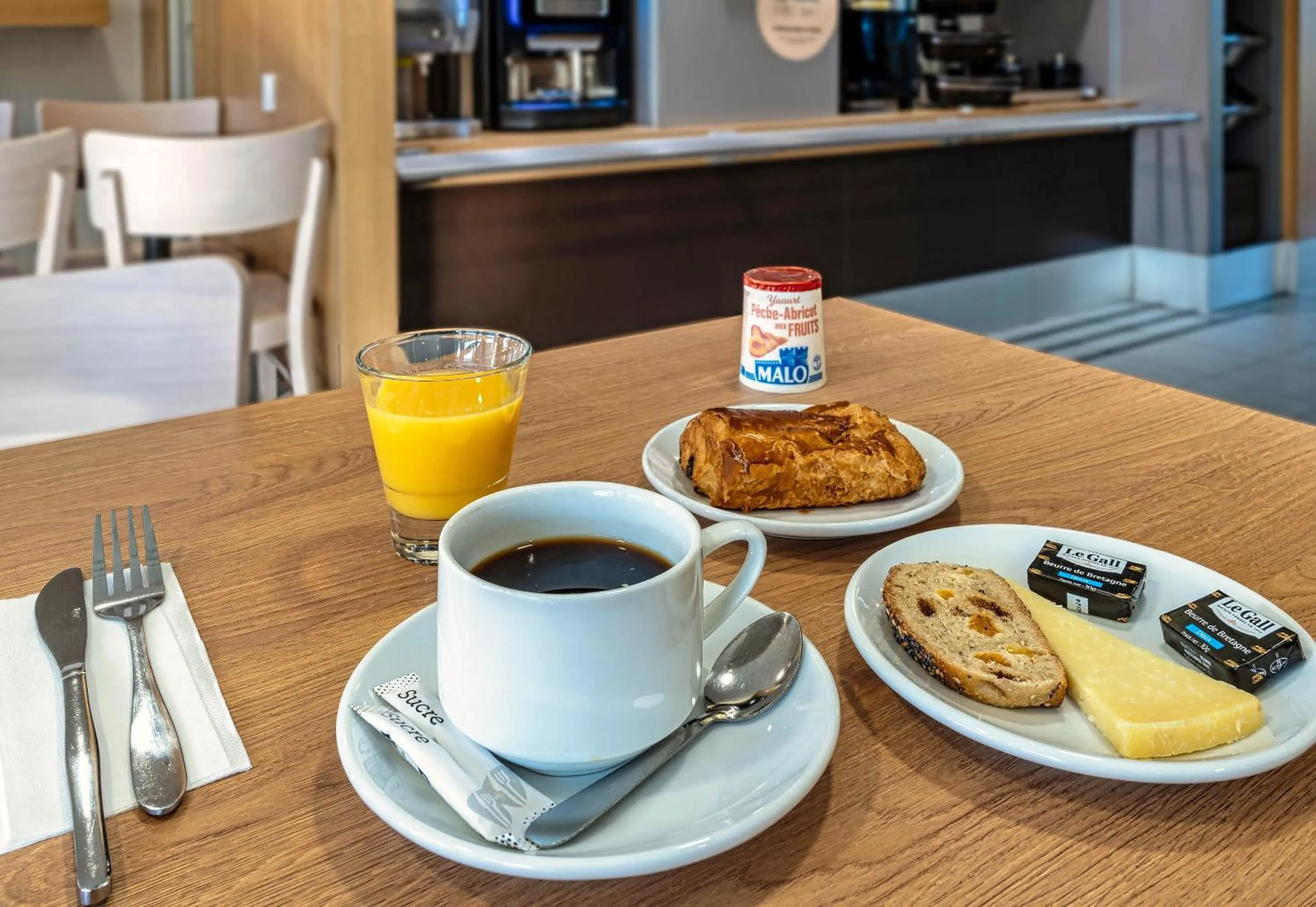 Breakfast in B&B HOTEL Quimper Nord Douarnenez