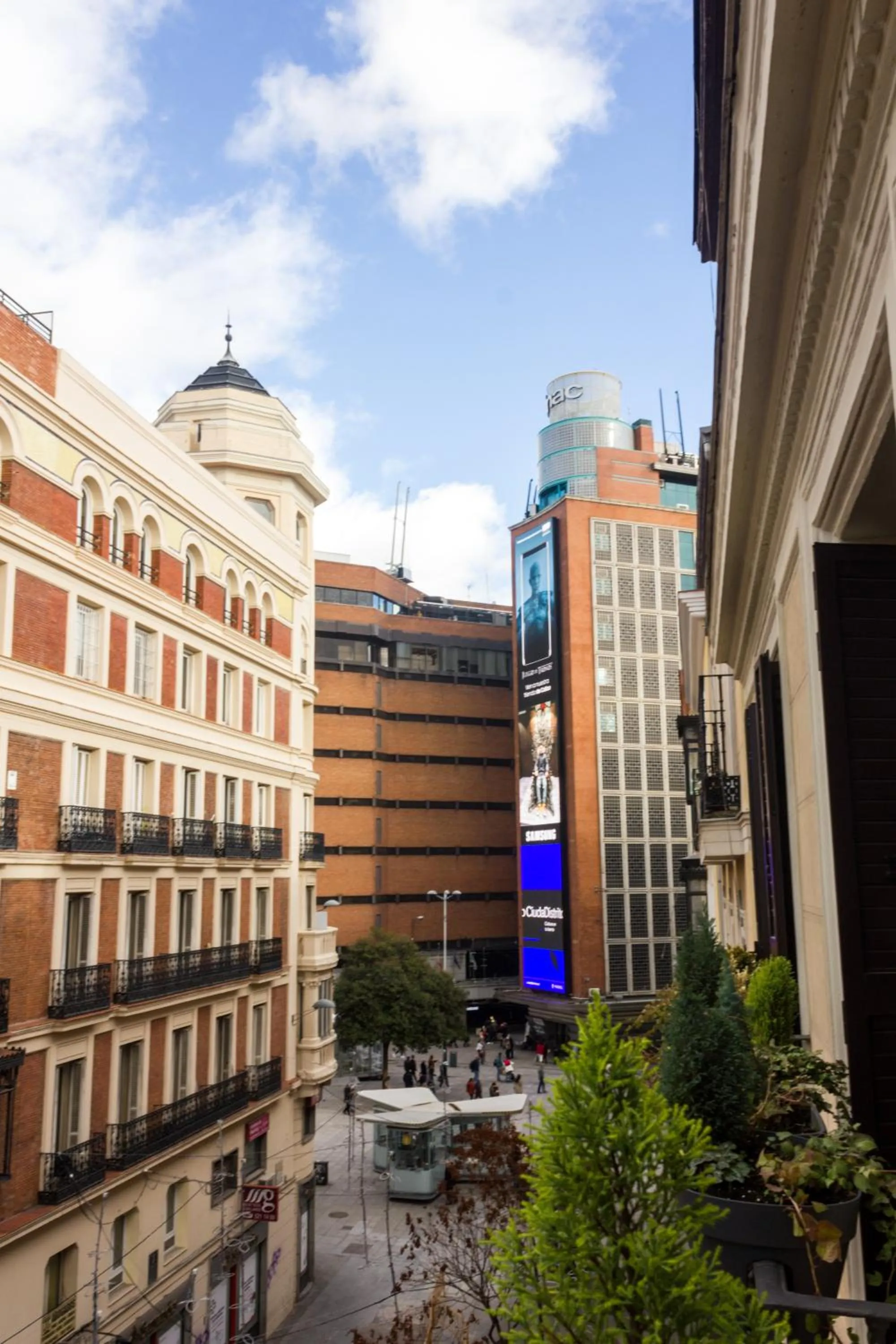 Property building in Arenal Suites Preciados