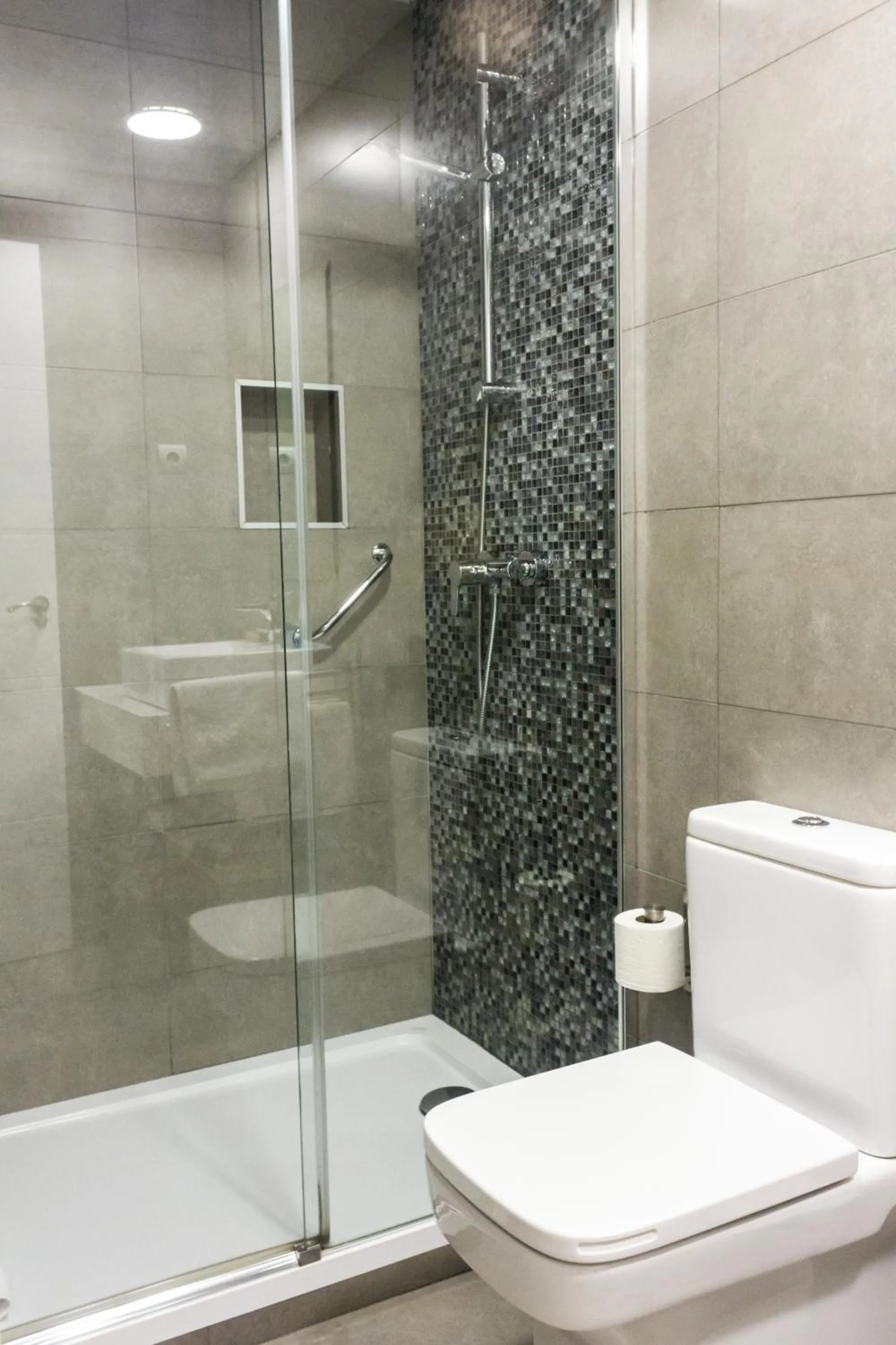 Shower in Arenal Suites Preciados