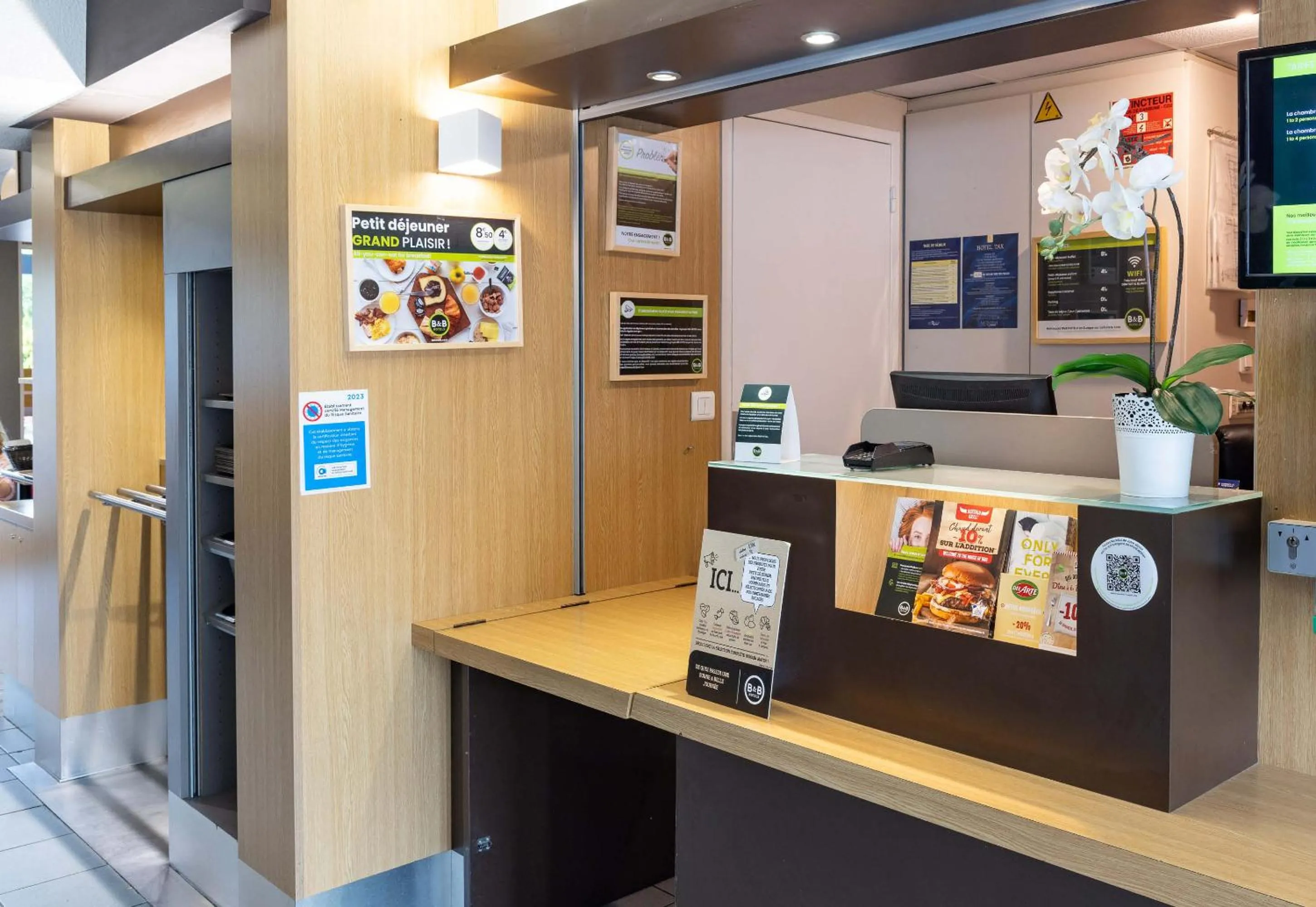 Lobby or reception in B&B HOTEL Rennes Nord St Grégoire