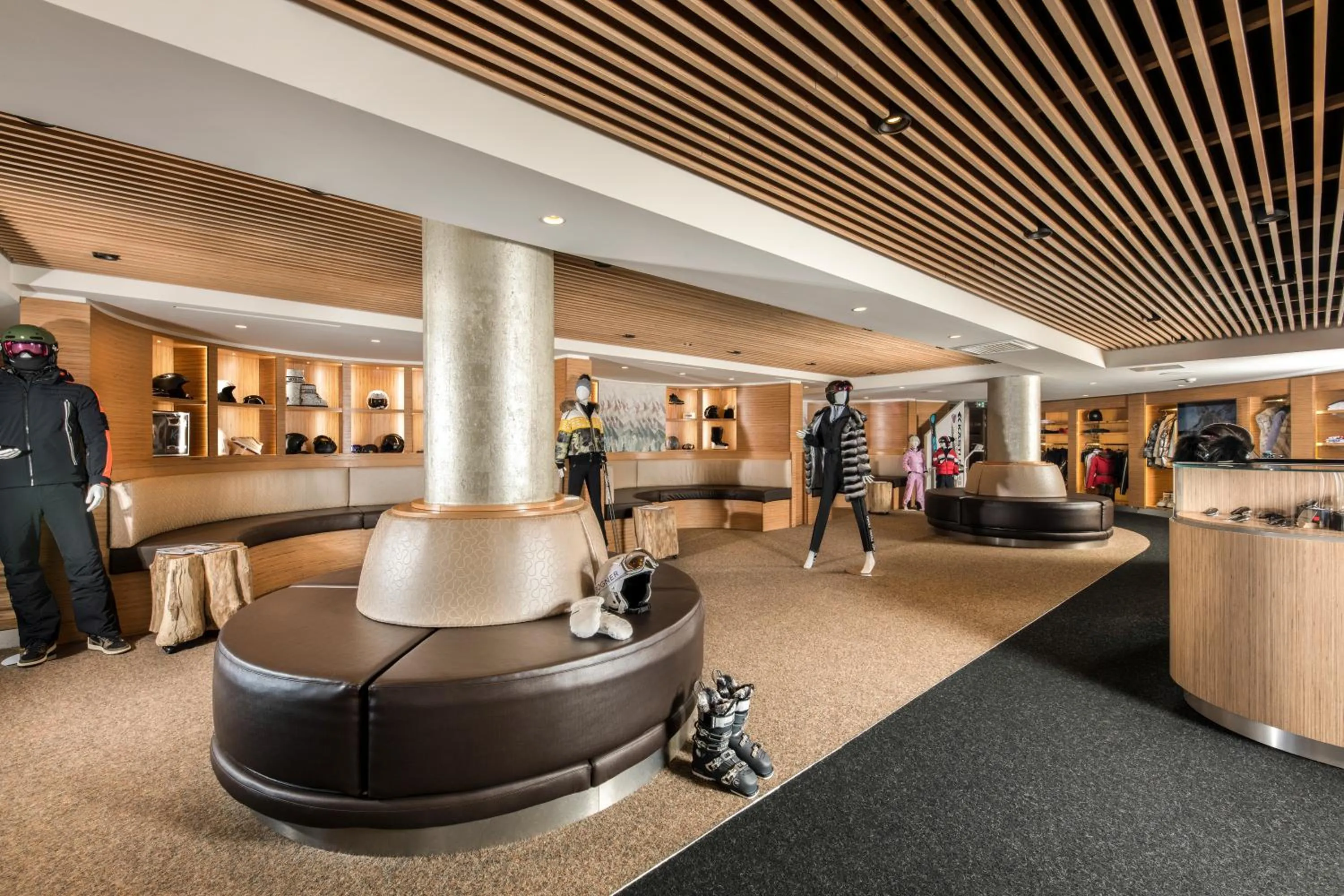 Skiing in Hôtel Barrière Les Neiges Courchevel