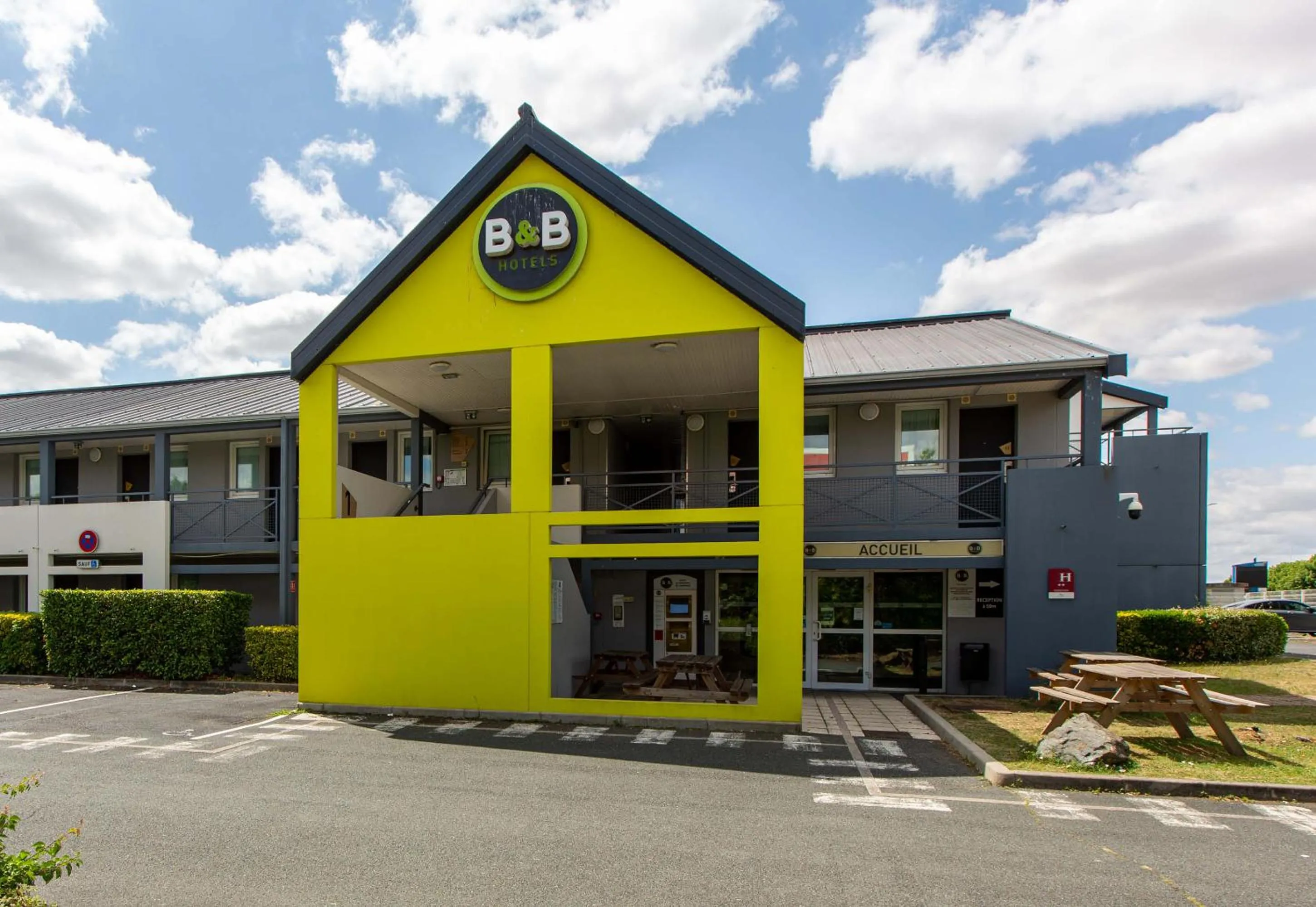 Property building in B&B HOTEL CHATEAUROUX Aéroport