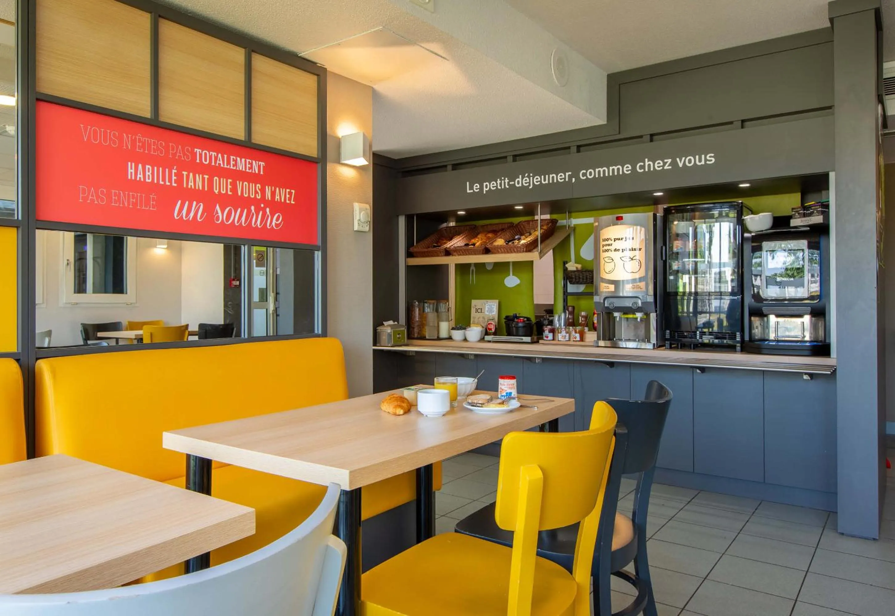 Restaurant/places to eat in B&B HOTEL CHATEAUROUX Aéroport