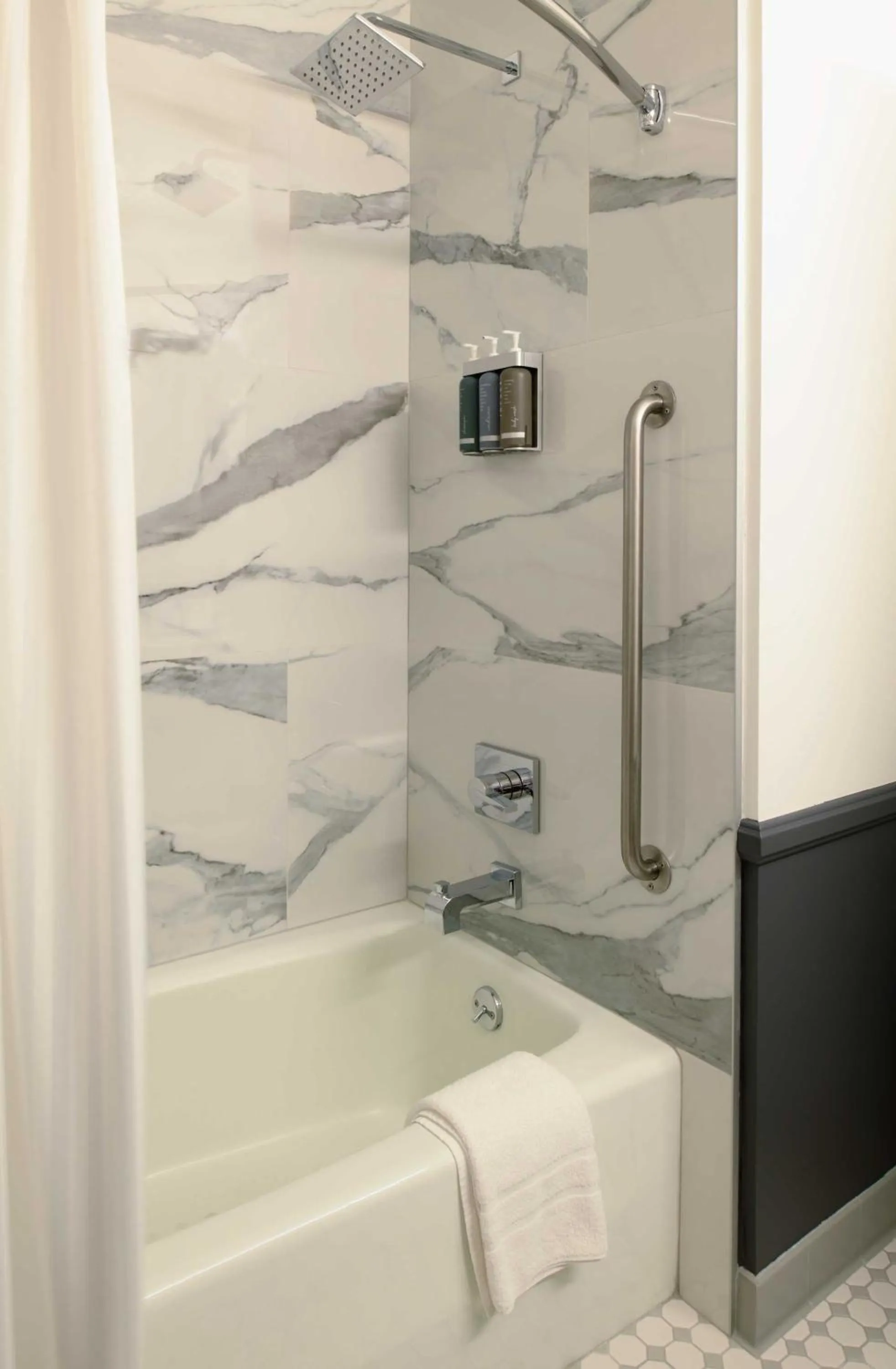 Bath in Coventry Motor Inn