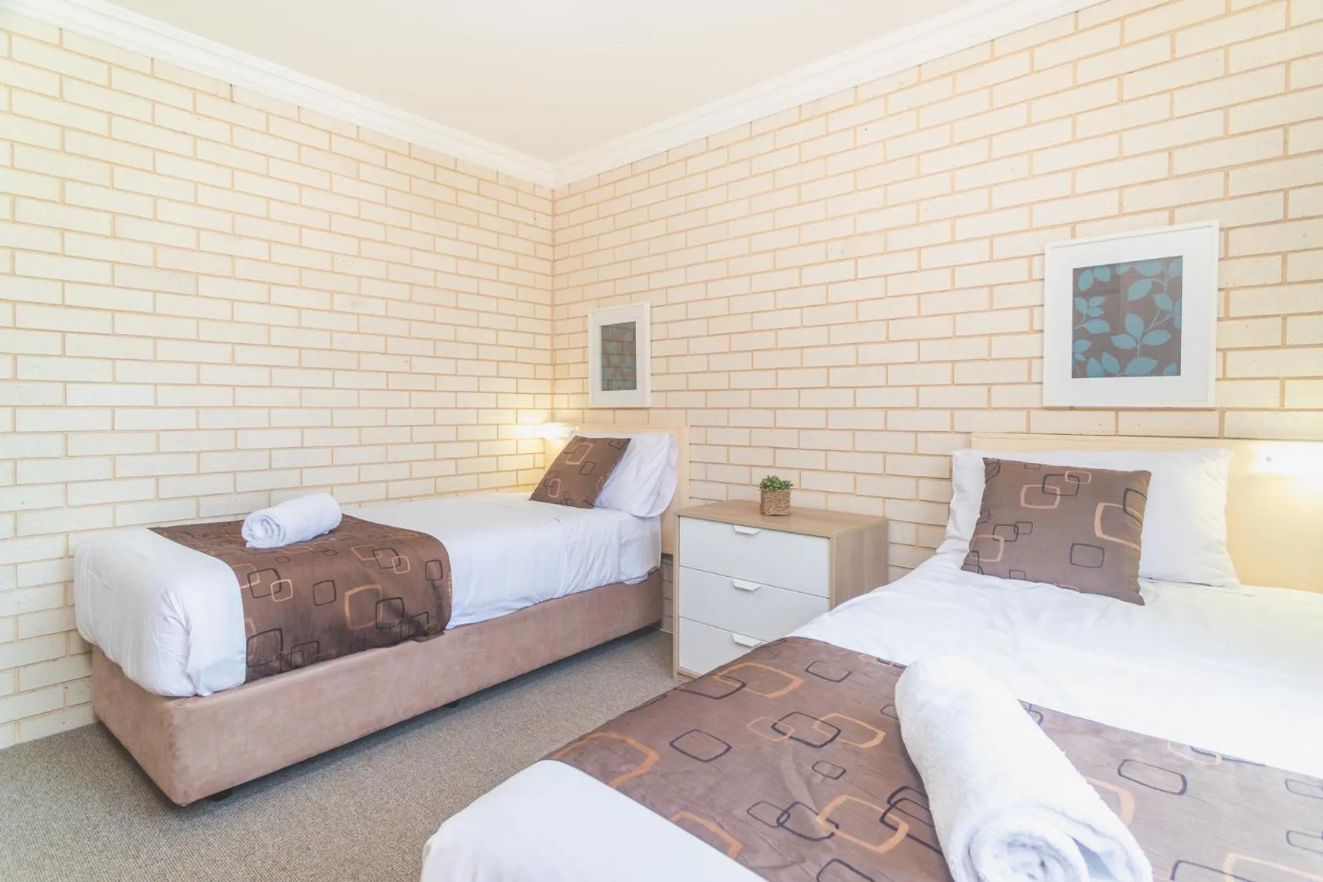 Bed in Santa Fe Motel and Holiday Units