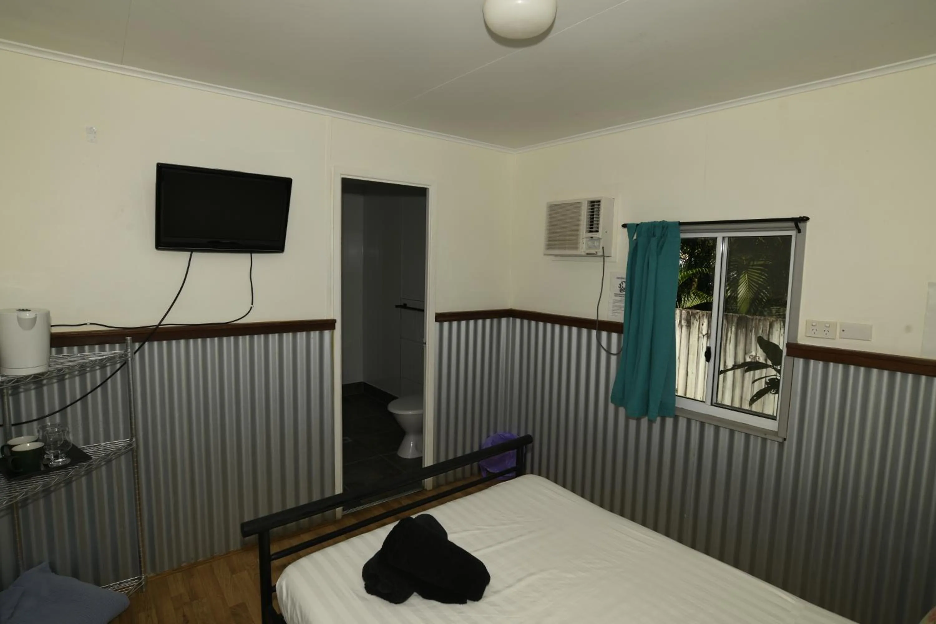 Bed in Scotty's Mission Beach