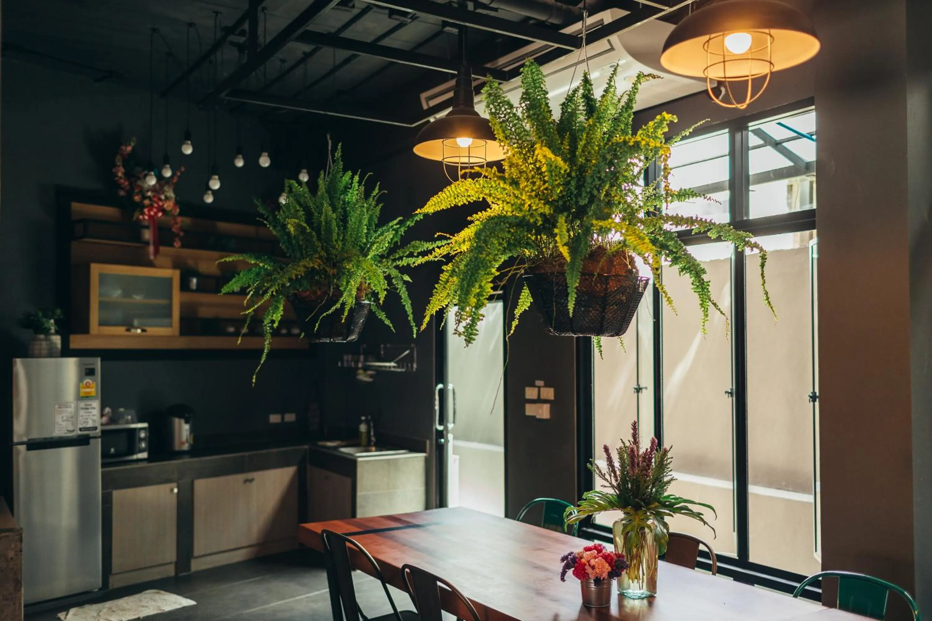 Restaurant/places to eat in Srisuksant Square